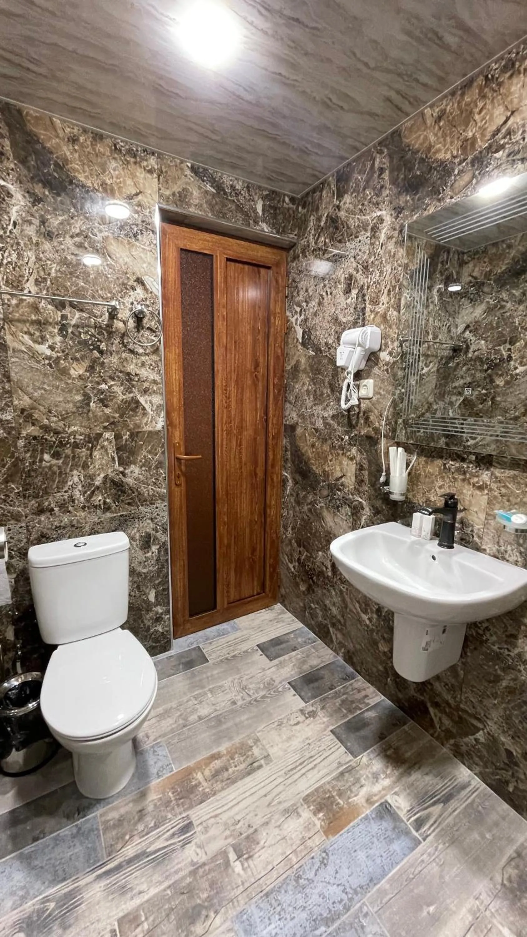 Toilet in Altunyan Hotel