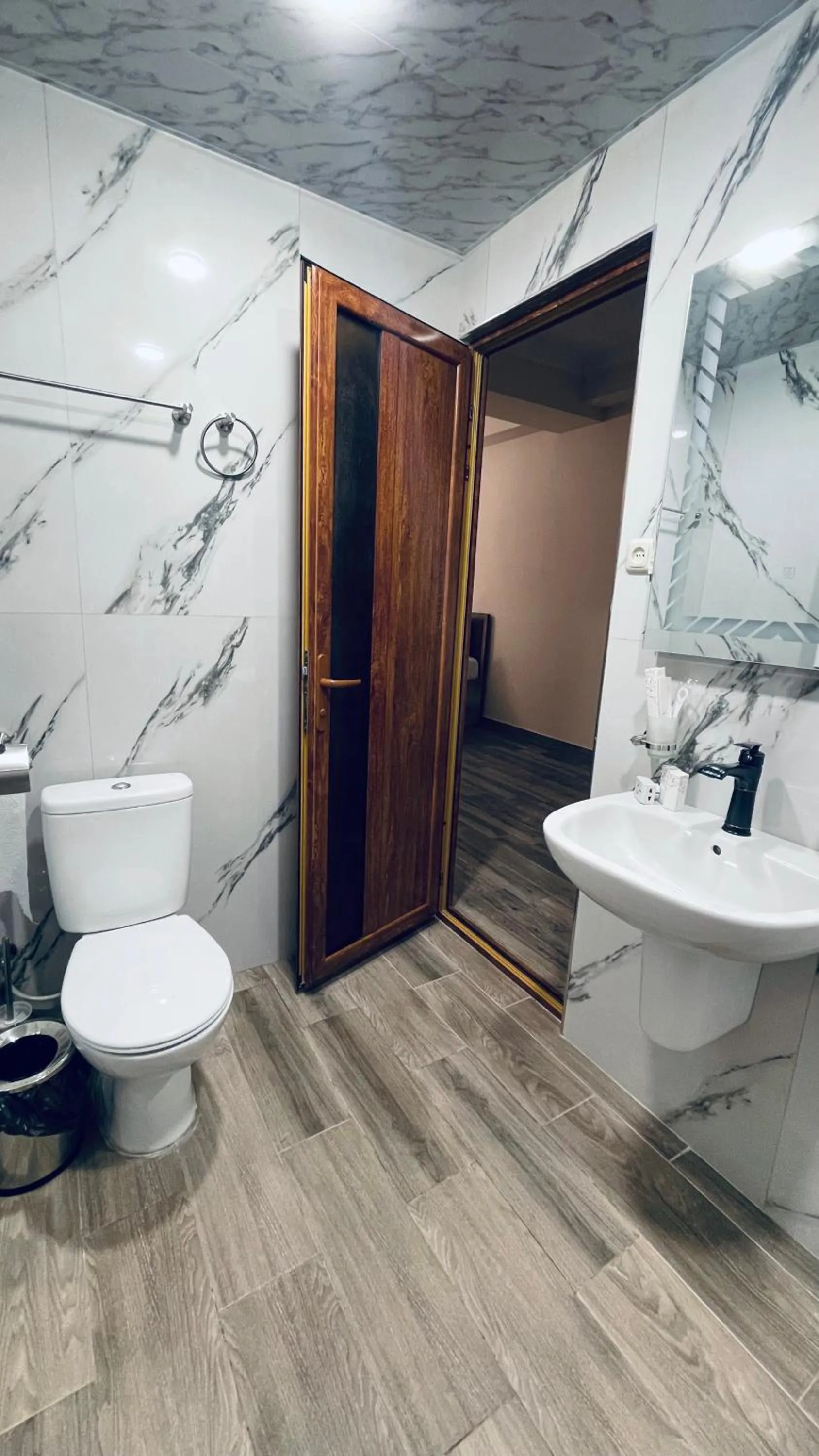 Toilet in Altunyan Hotel