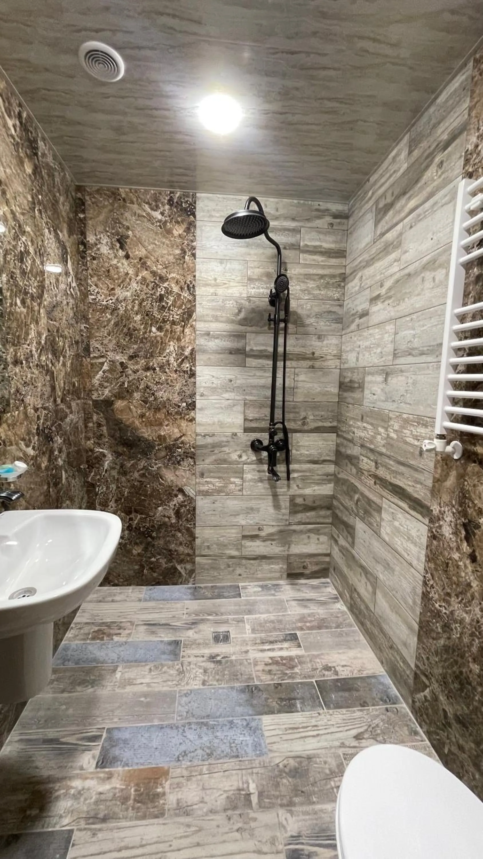 Shower in Altunyan Hotel