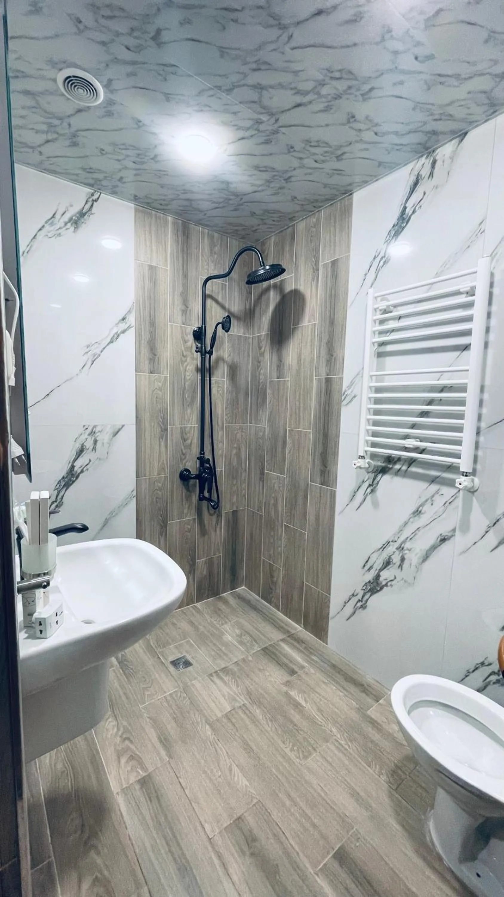 Bathroom in Altunyan Hotel