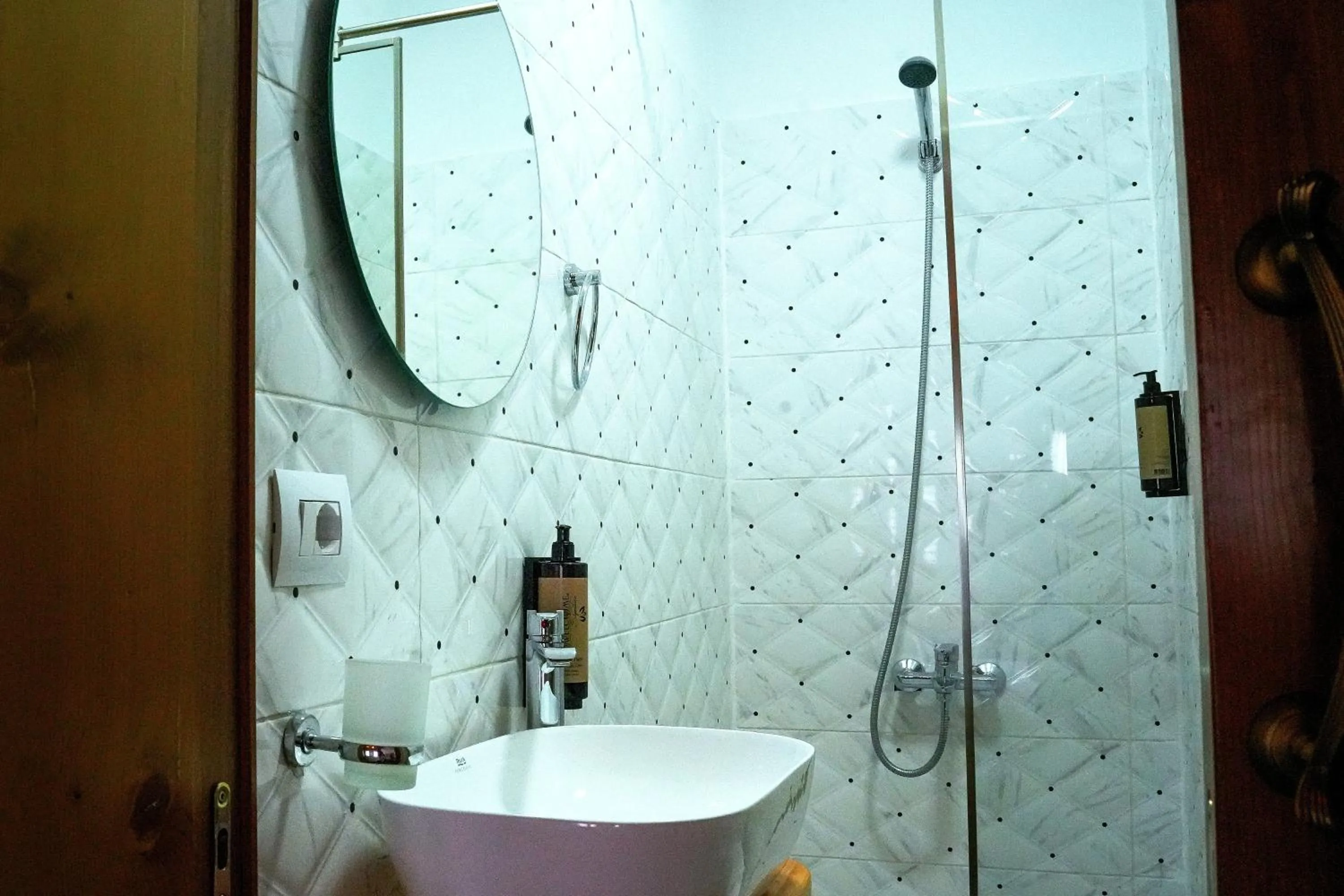 Bathroom in Porta7 Hotel