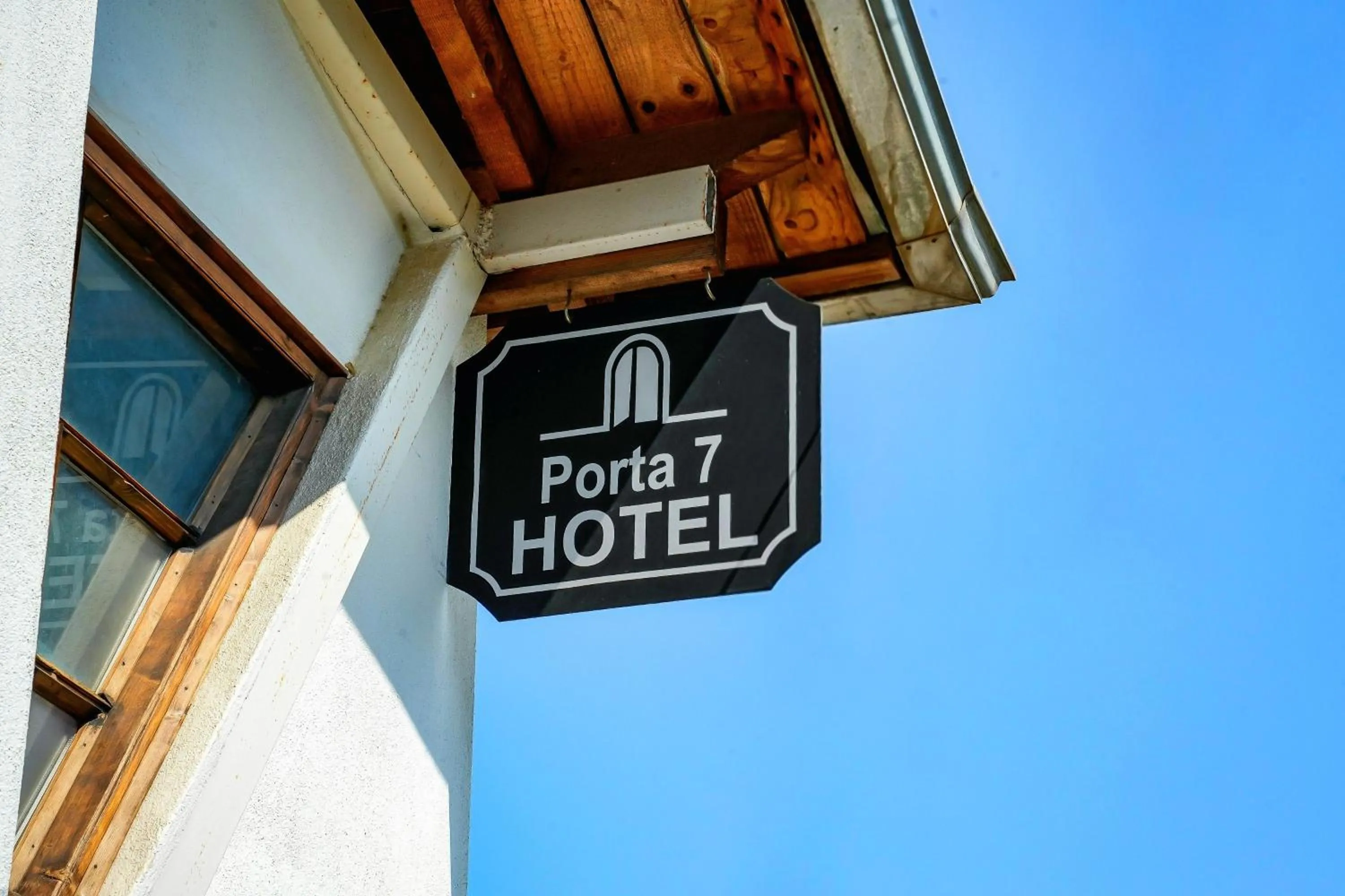 Property logo or sign in Porta7 Hotel