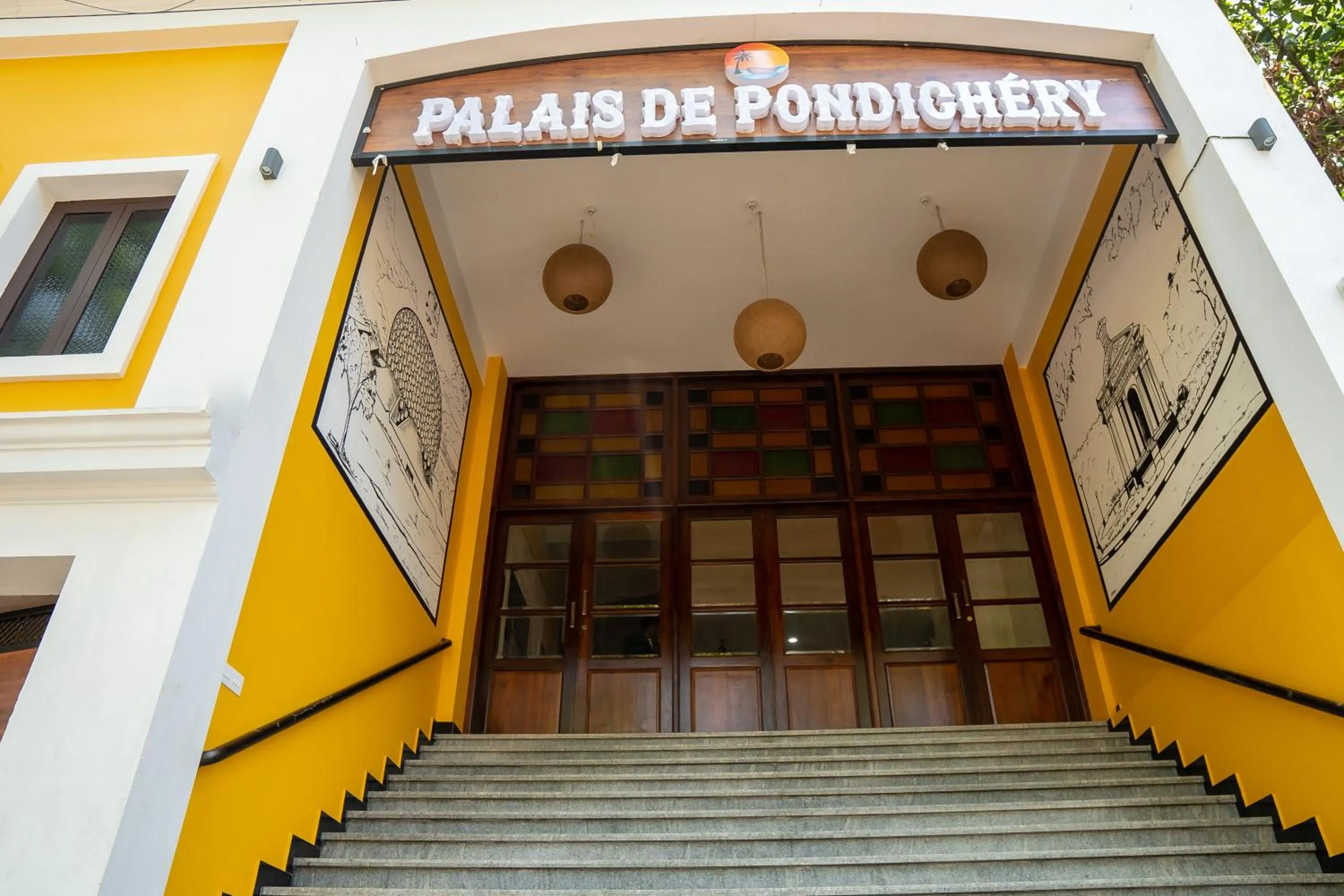 Facade/entrance in Palais de Pondichéry