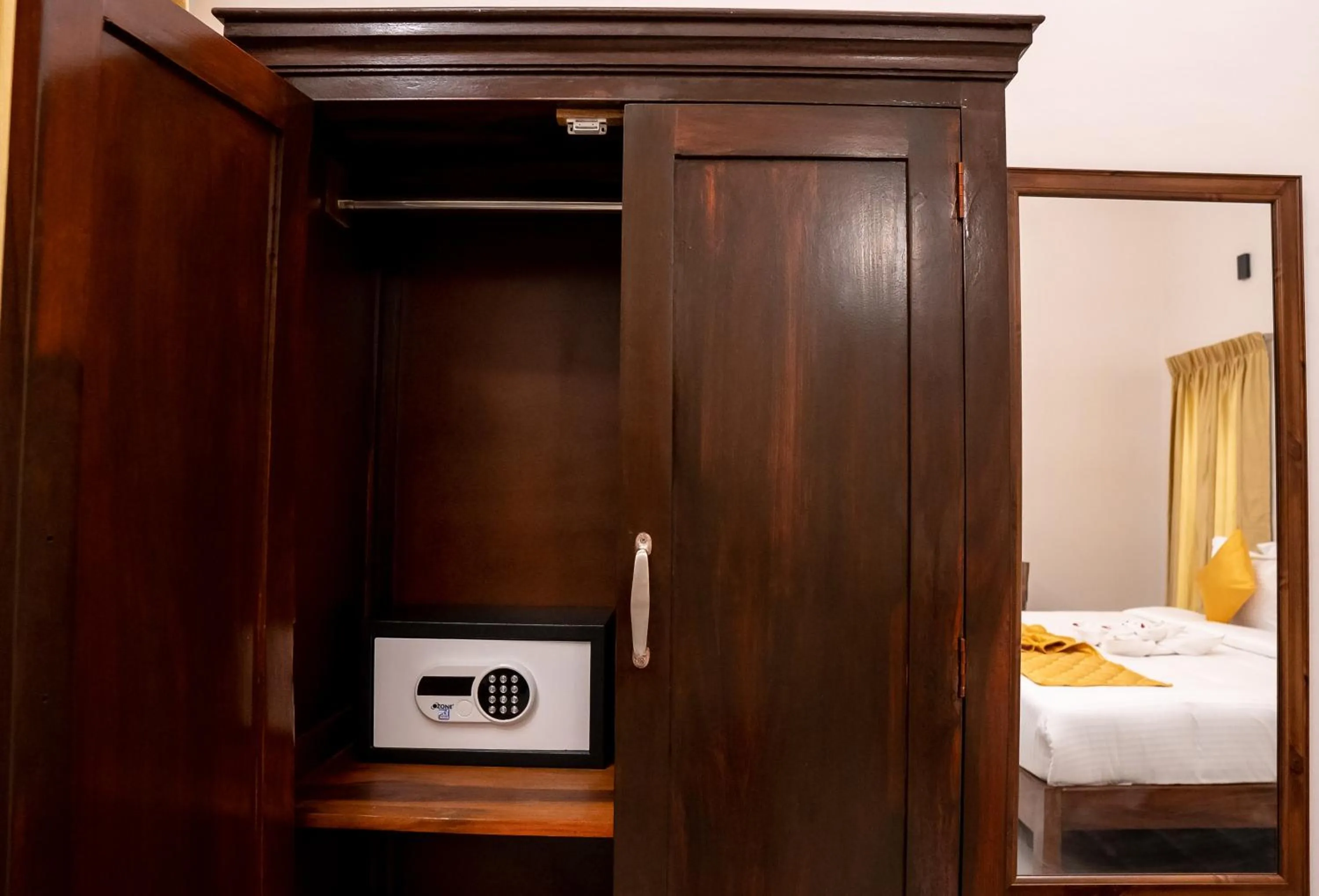 Deluxe King Suite - single occupancy in Palais de Pondichéry