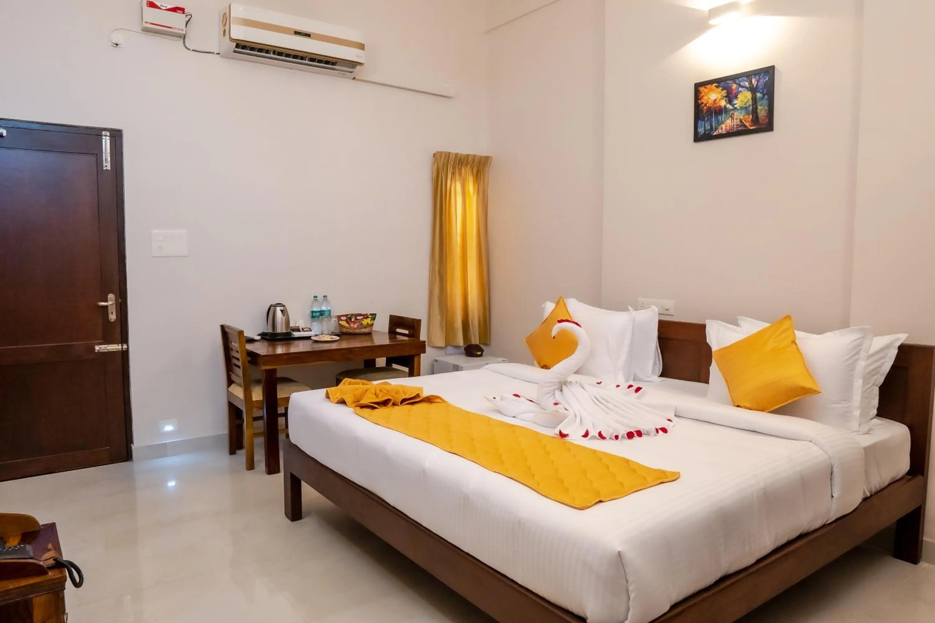 Bedroom, Bed in Palais de Pondichéry