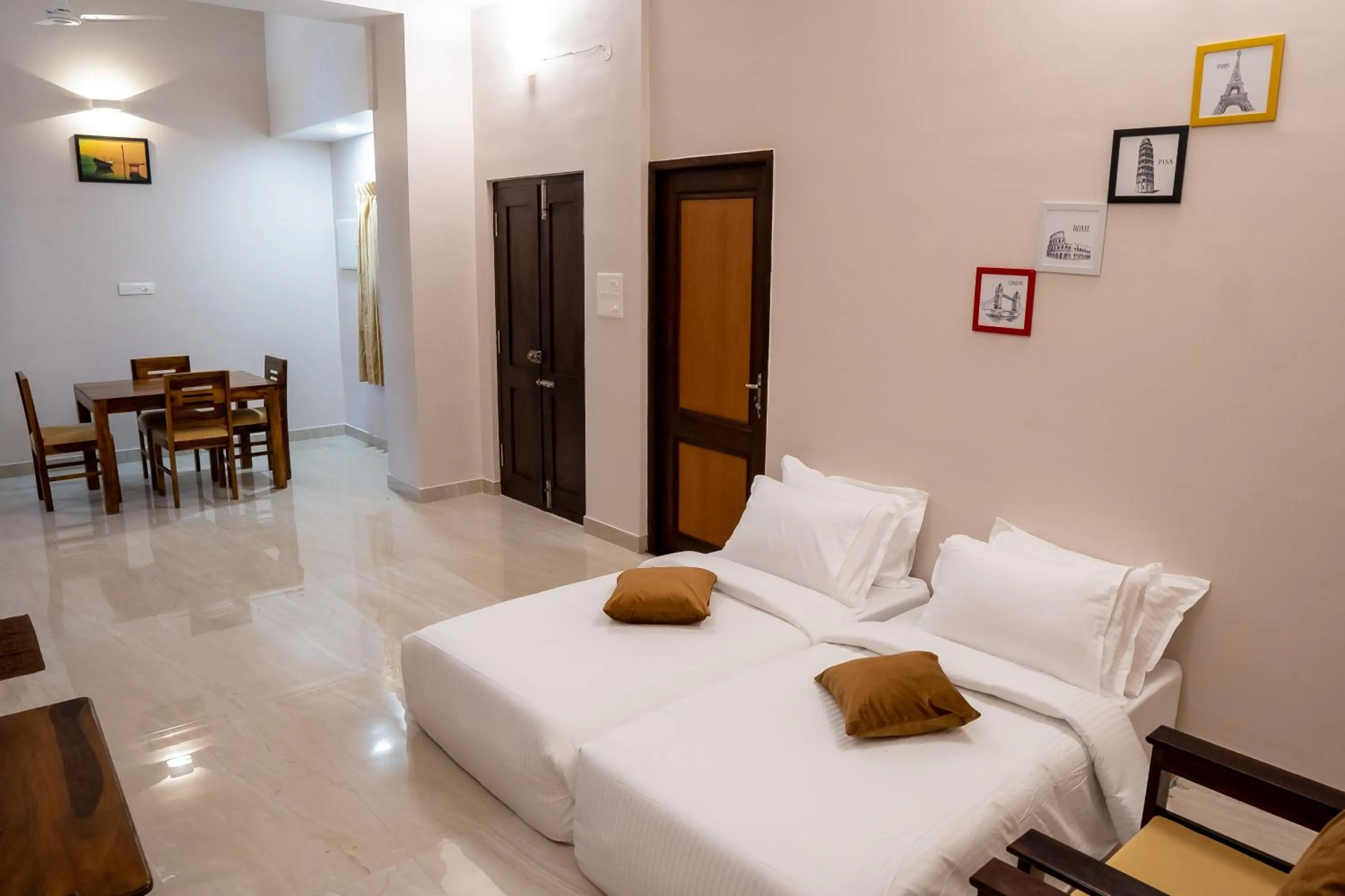 Living room, Bed in Palais de Pondichéry