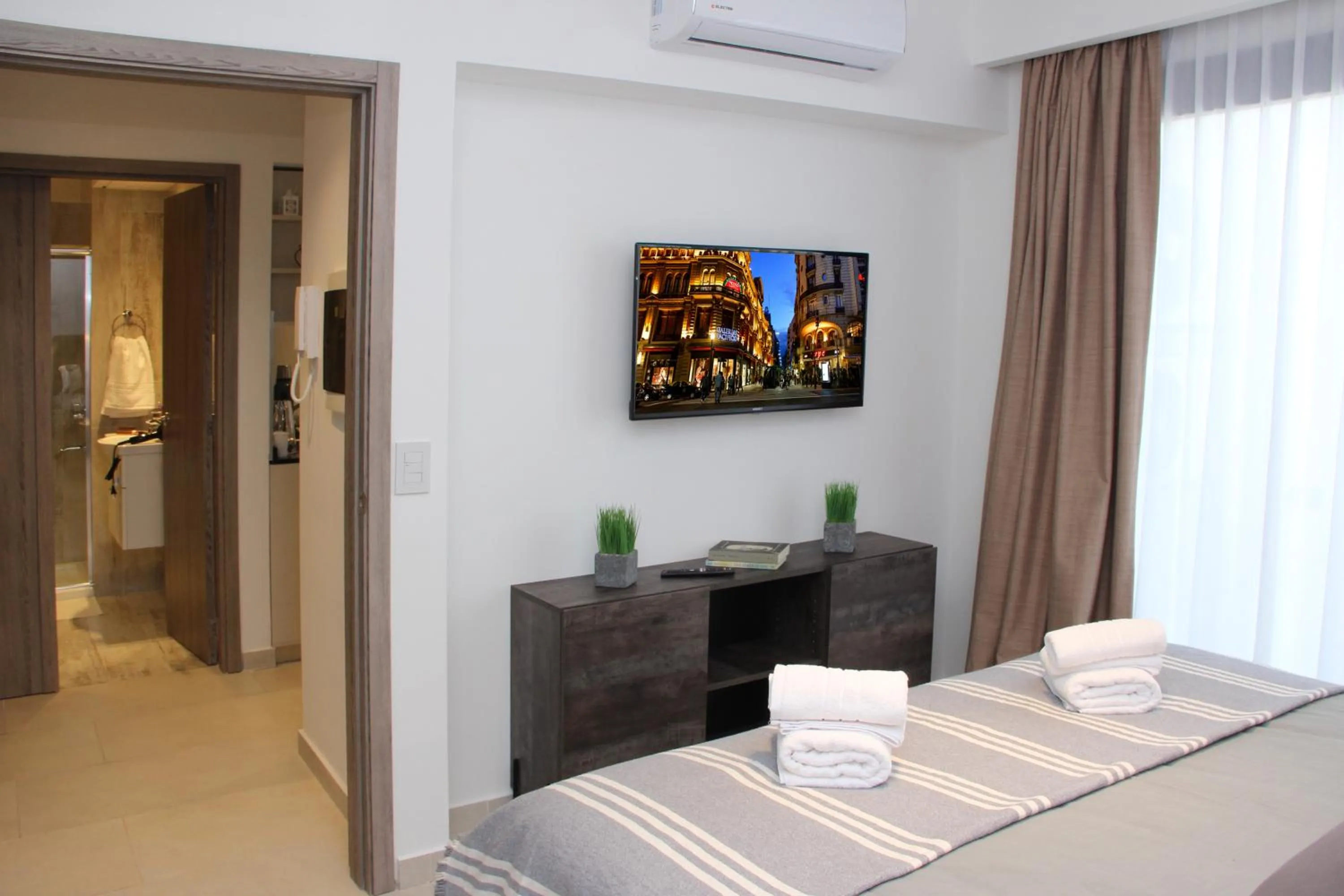 TV and multimedia, Bed in In House BA - College