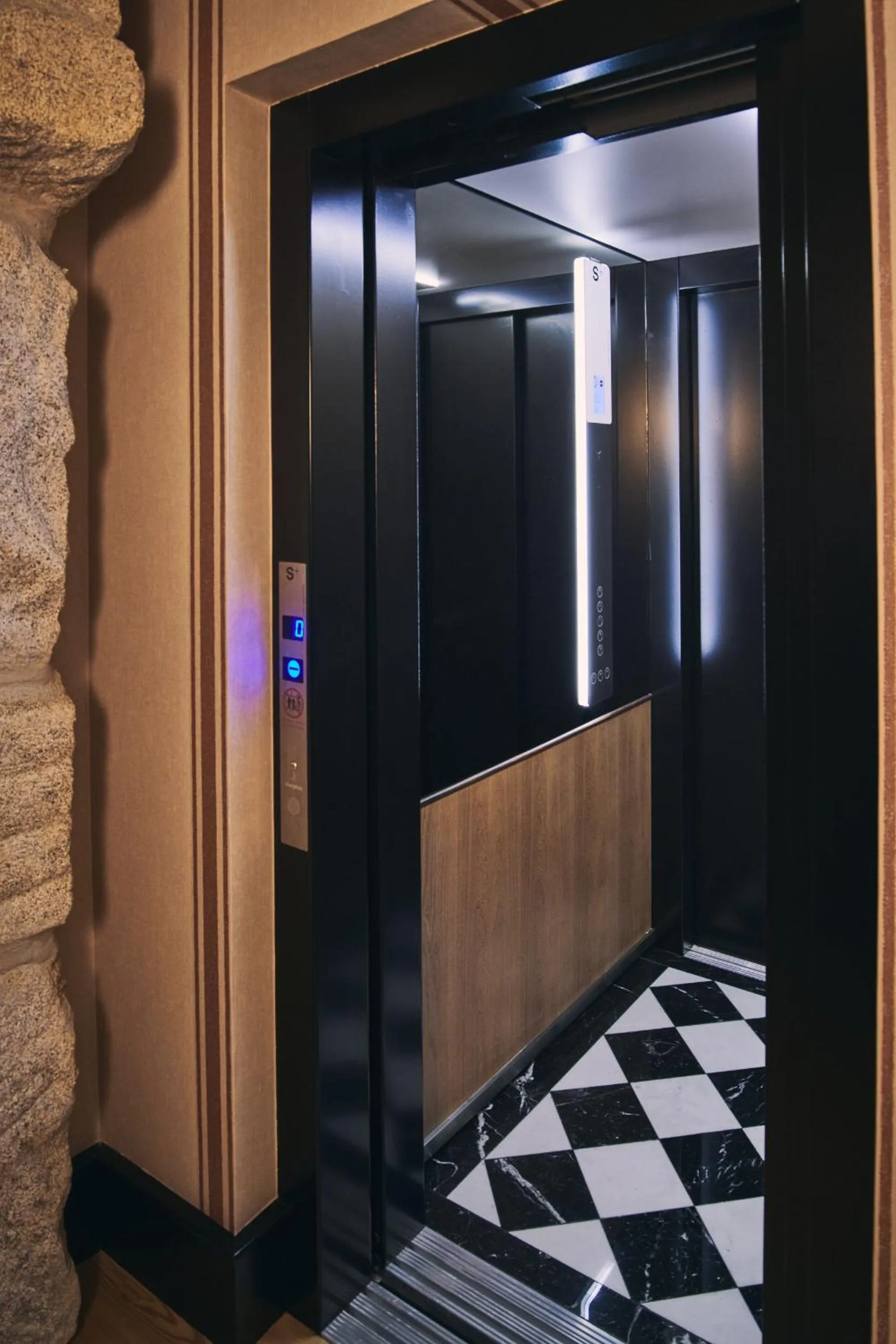 elevator in Prim&Proper