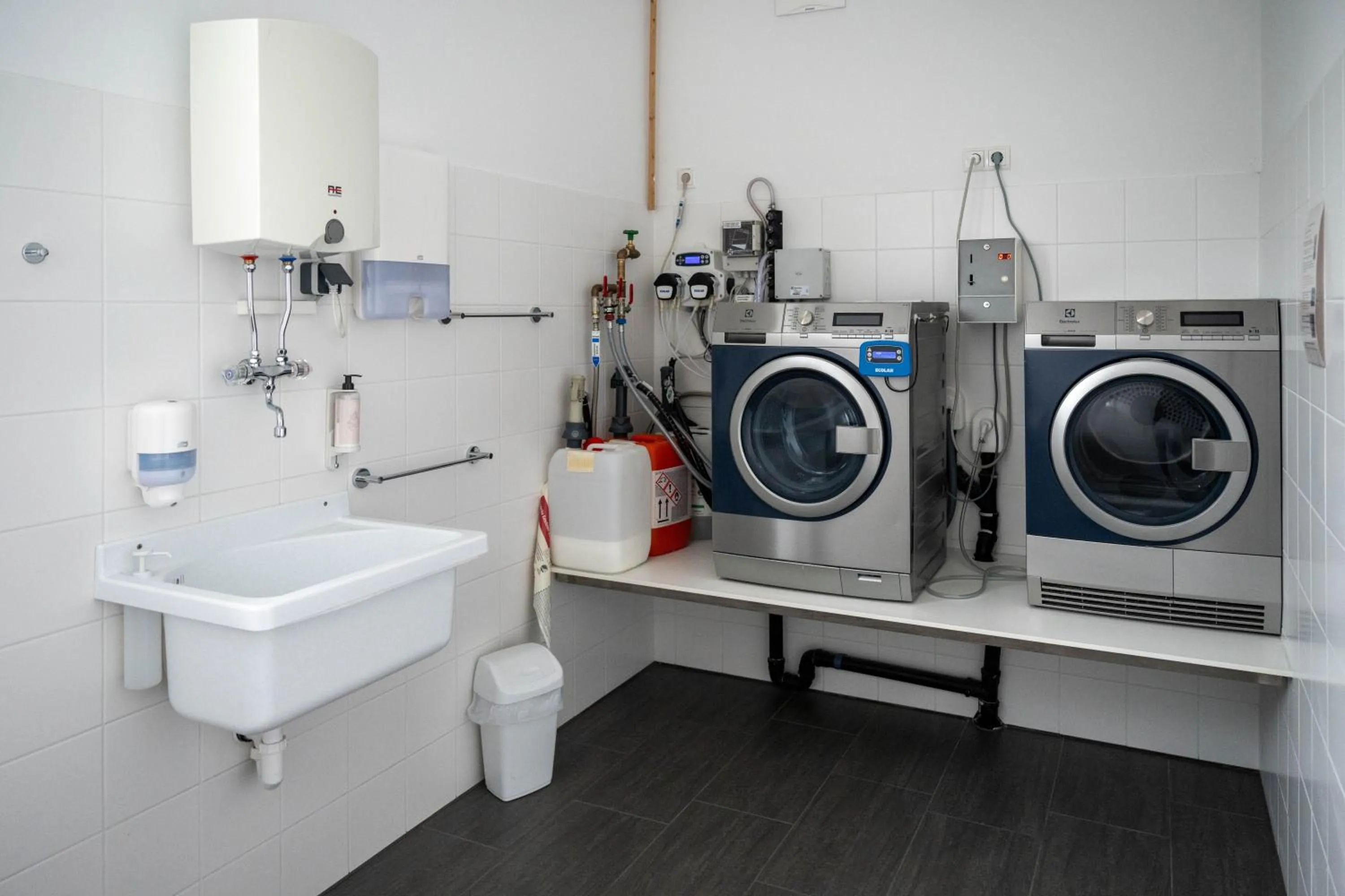 washing machine in PM-PremiumAPART Strassgang