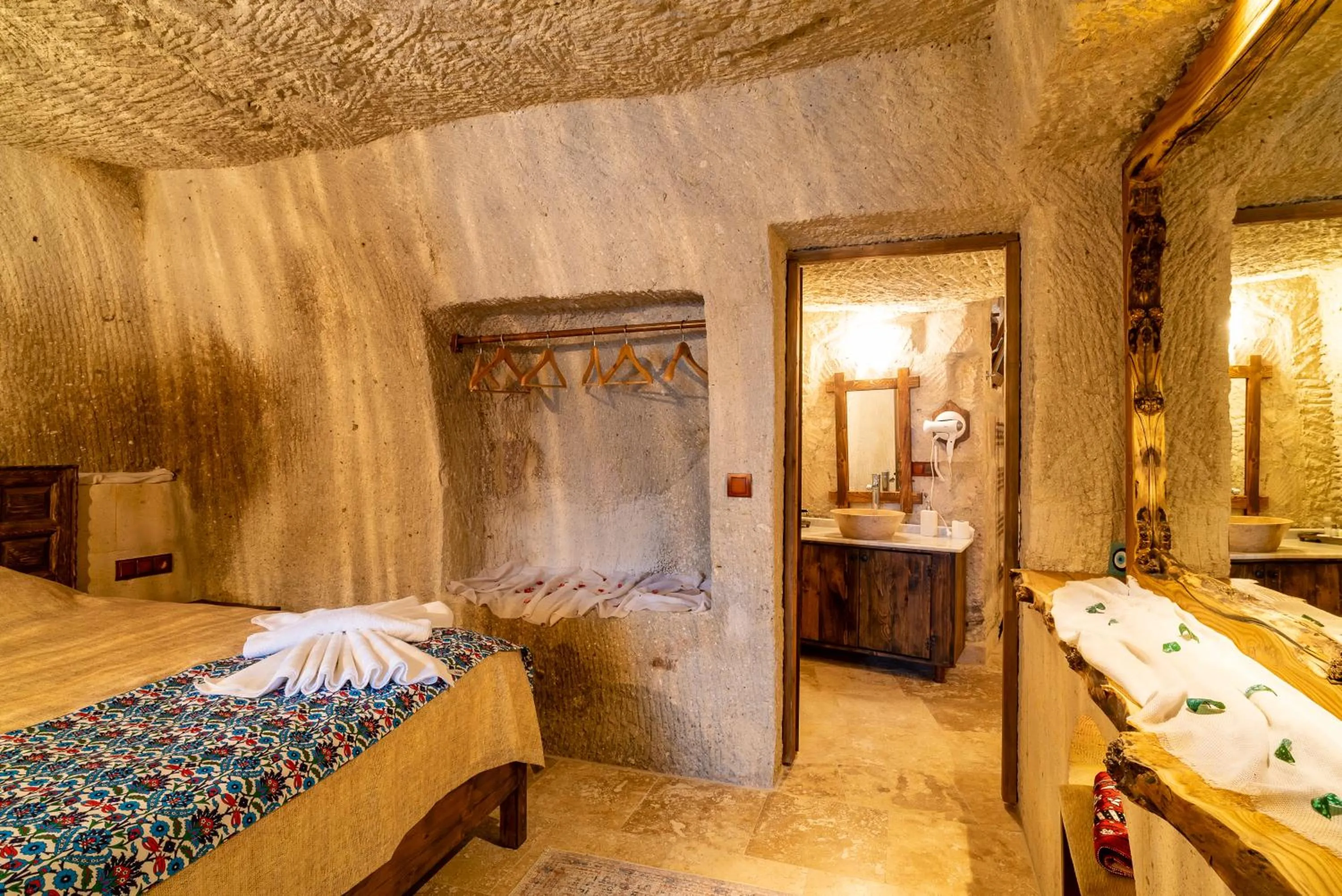 Bed in Cappadocia inans Cave & Swimming Pool Hot