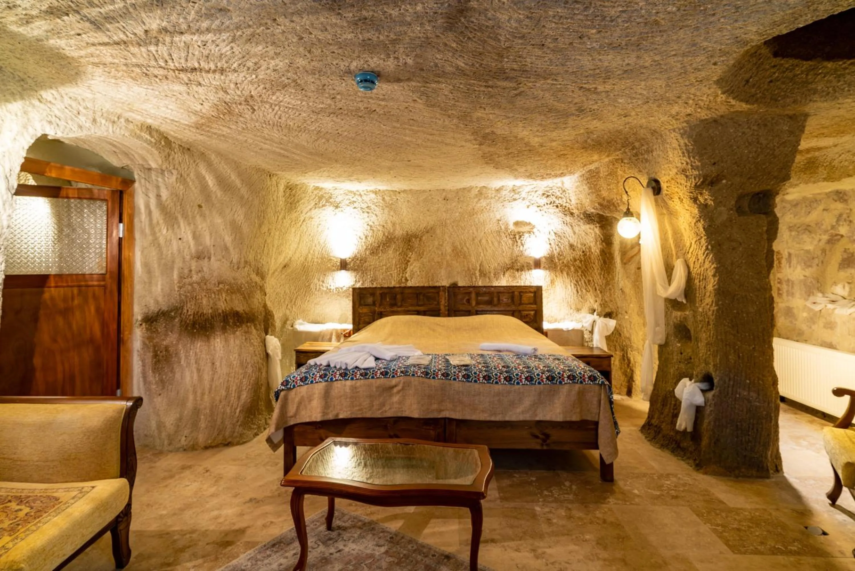 Bed in Cappadocia inans Cave & Swimming Pool Hot