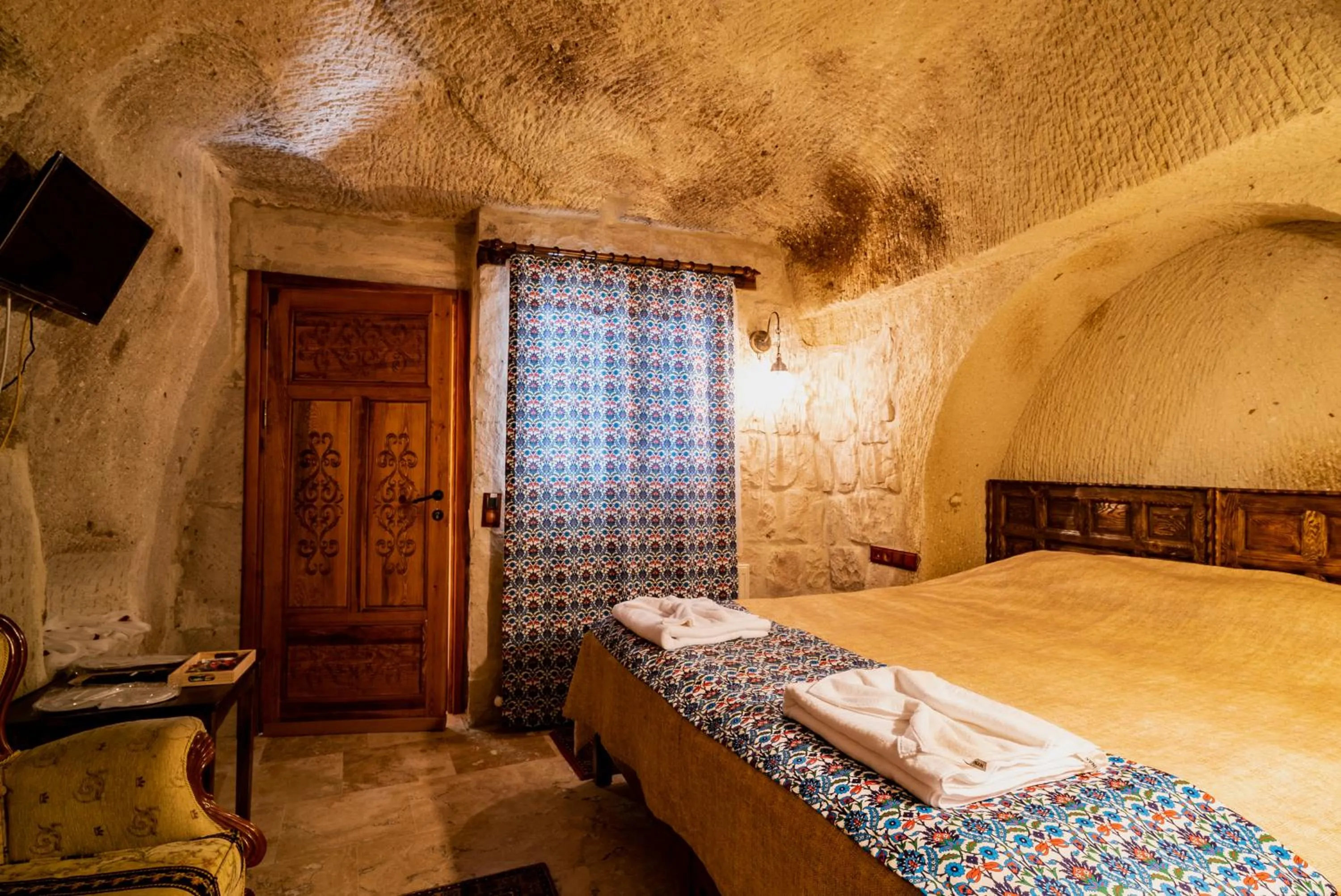 Bed in Cappadocia inans Cave & Swimming Pool Hot