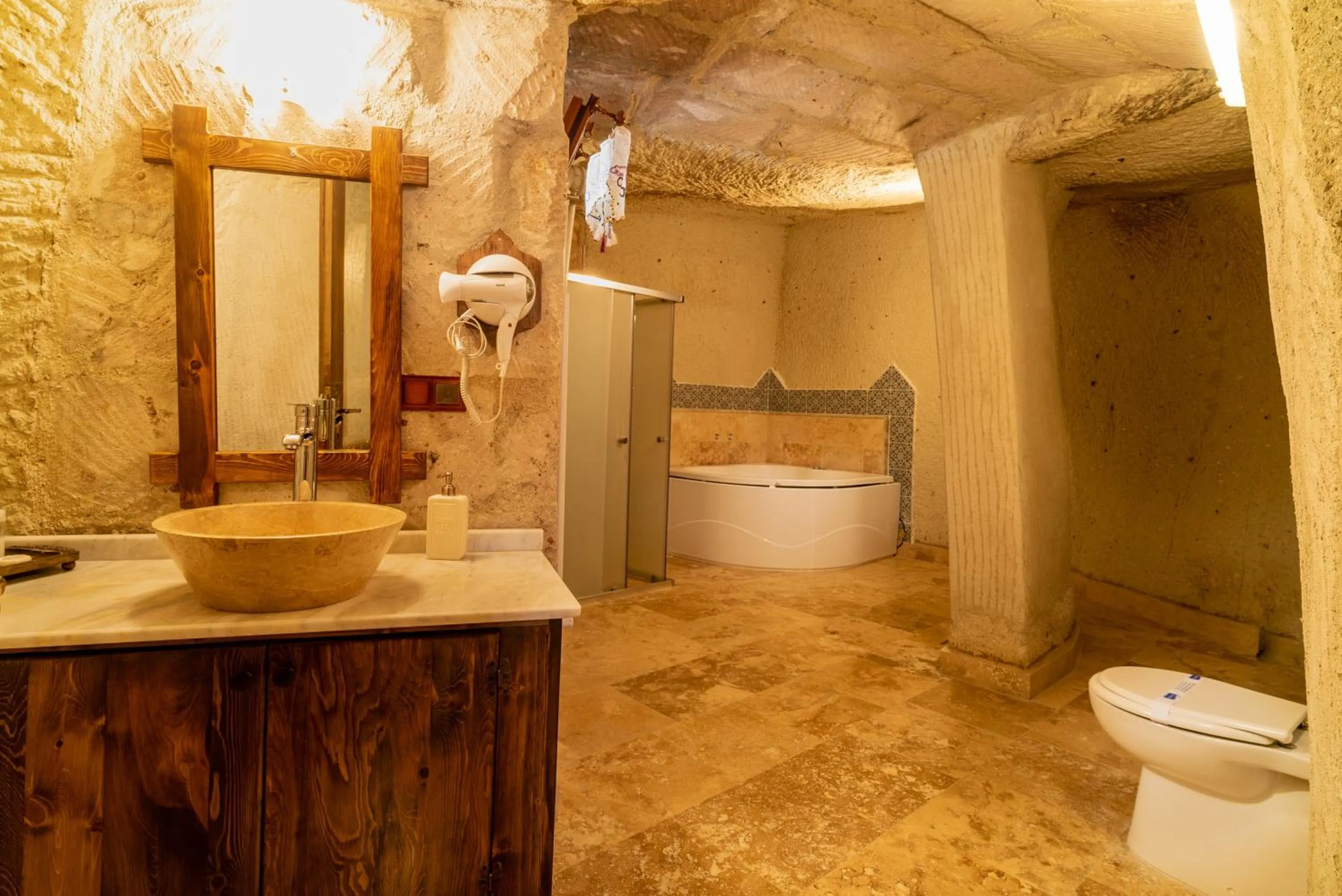 Shower in Cappadocia inans Cave & Swimming Pool Hot