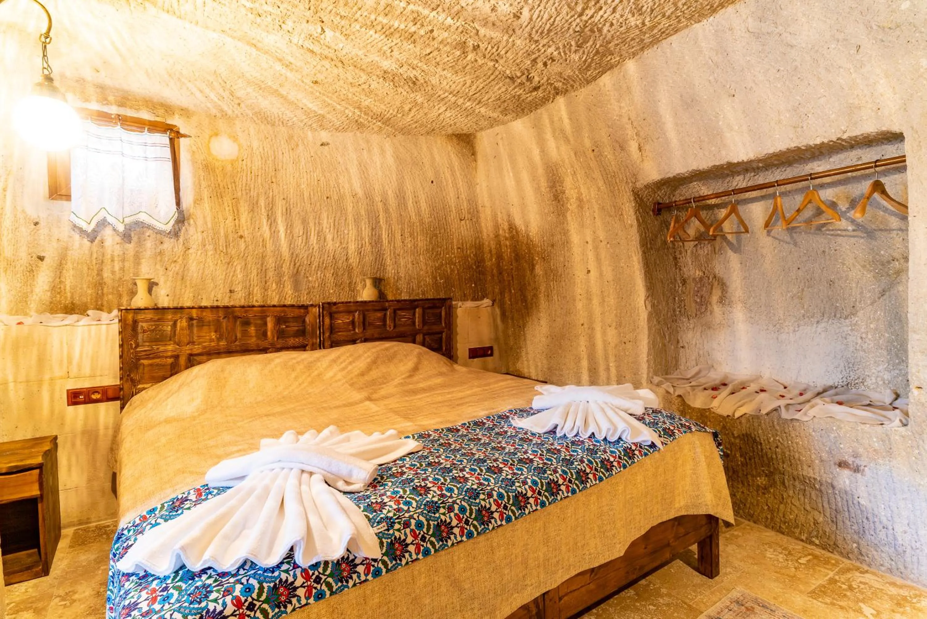 Bed in Cappadocia inans Cave & Swimming Pool Hot