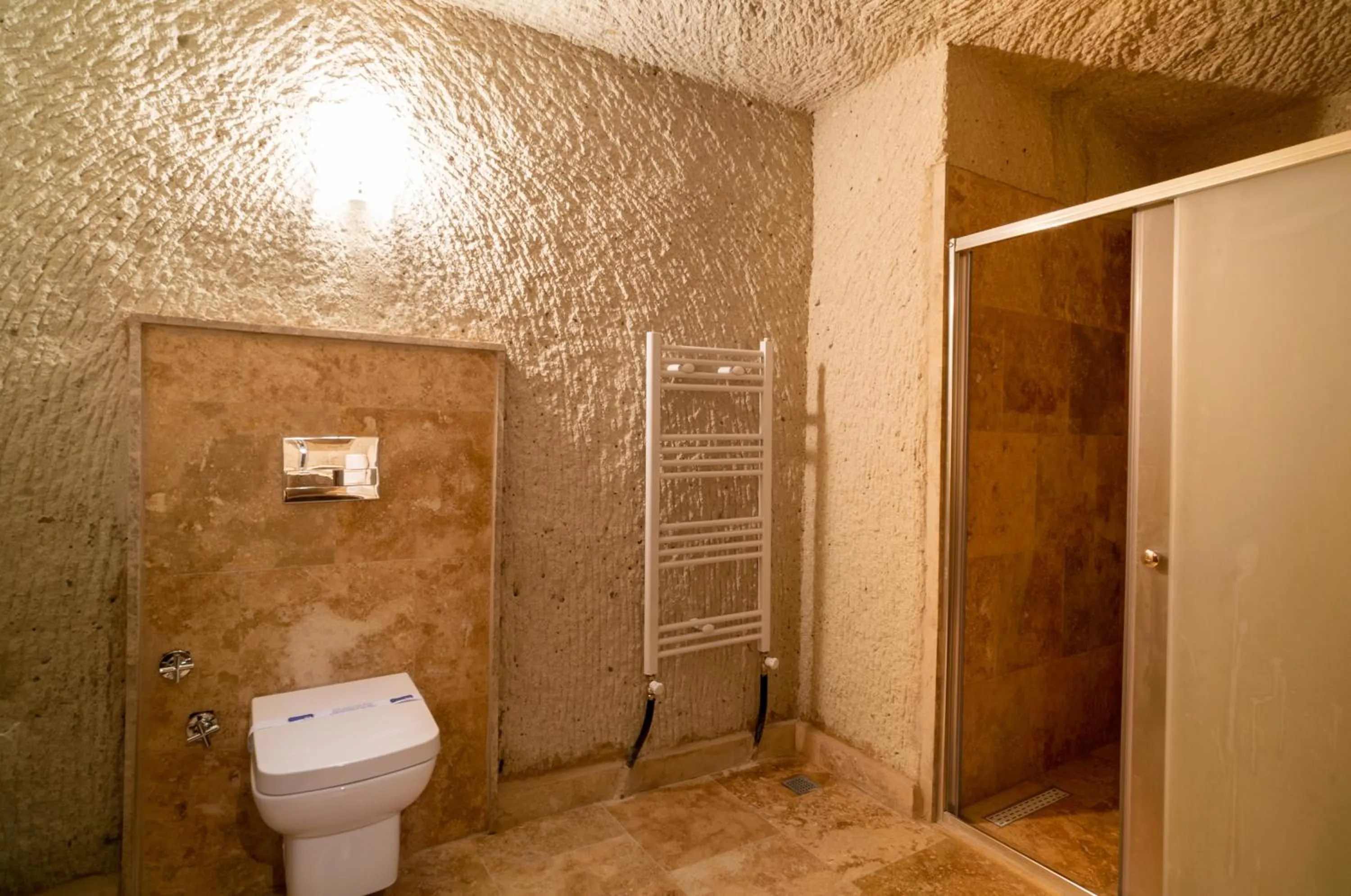 Shower in Cappadocia inans Cave & Swimming Pool Hot