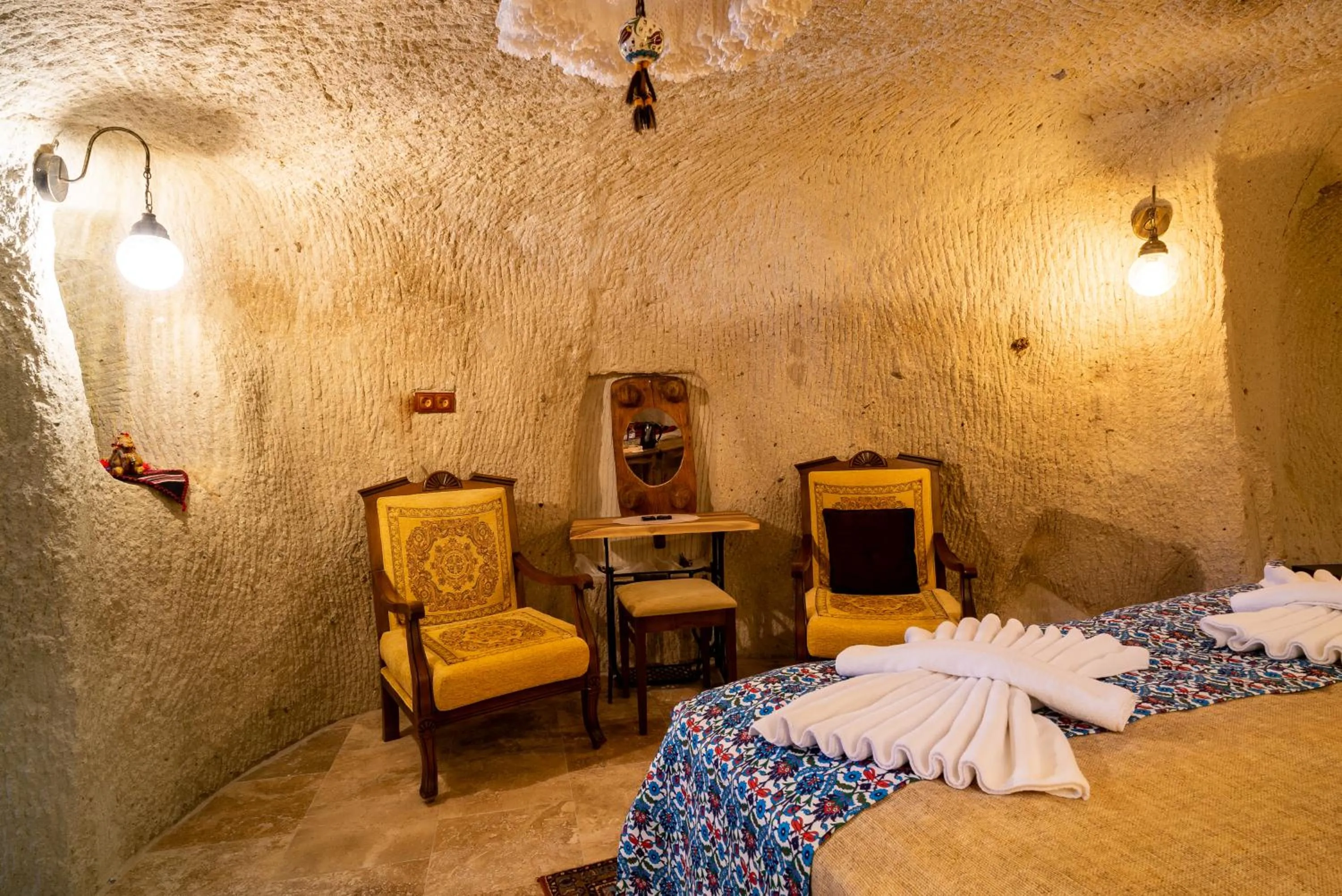 Bed in Cappadocia inans Cave & Swimming Pool Hot