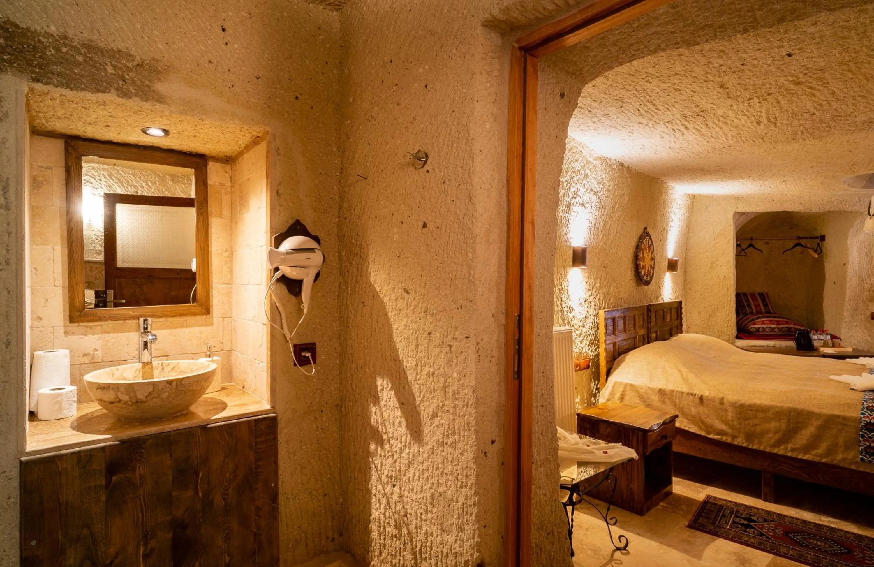 Bathroom, Bed in Cappadocia inans Cave & Swimming Pool Hot