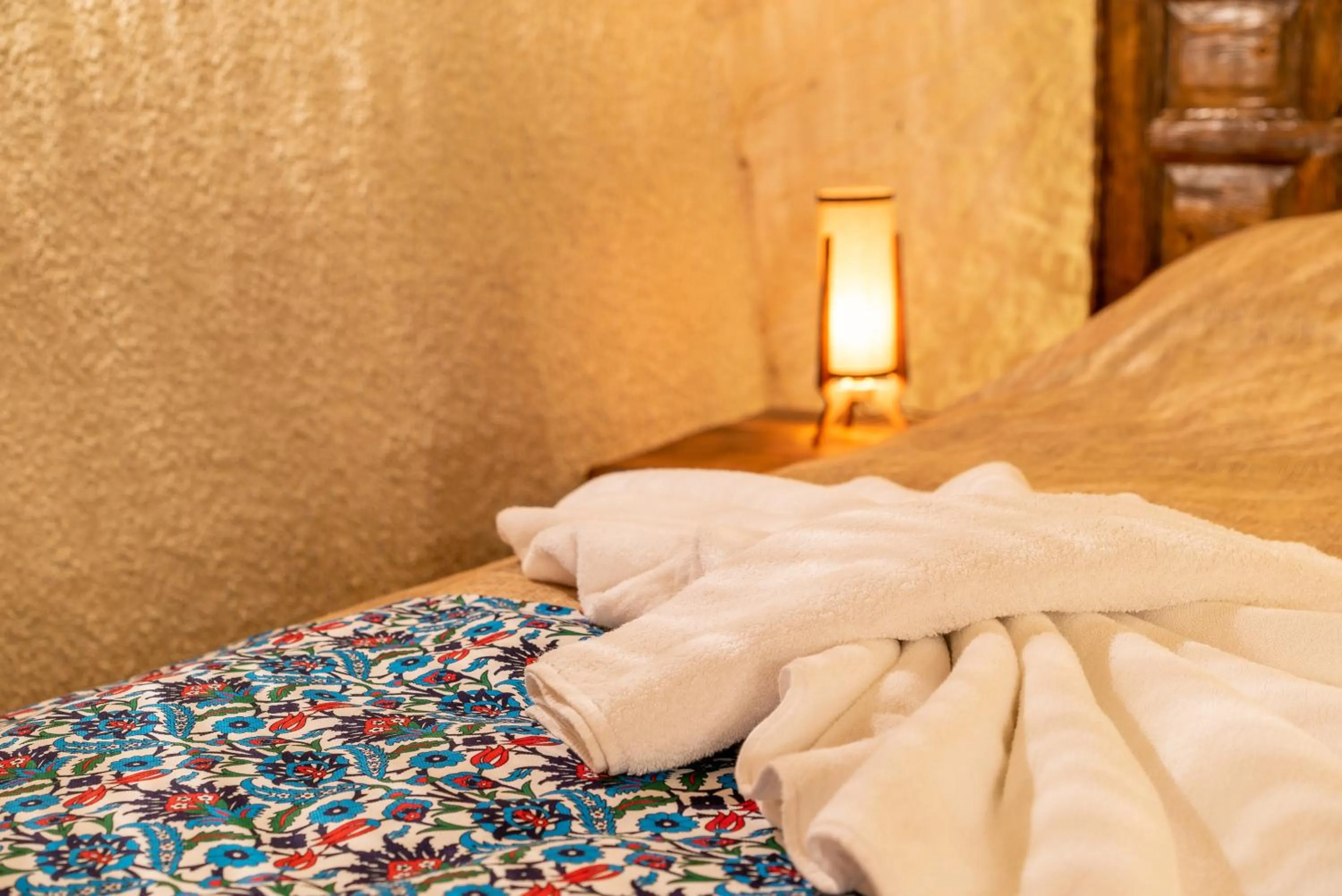 Bed in Cappadocia inans Cave & Swimming Pool Hot