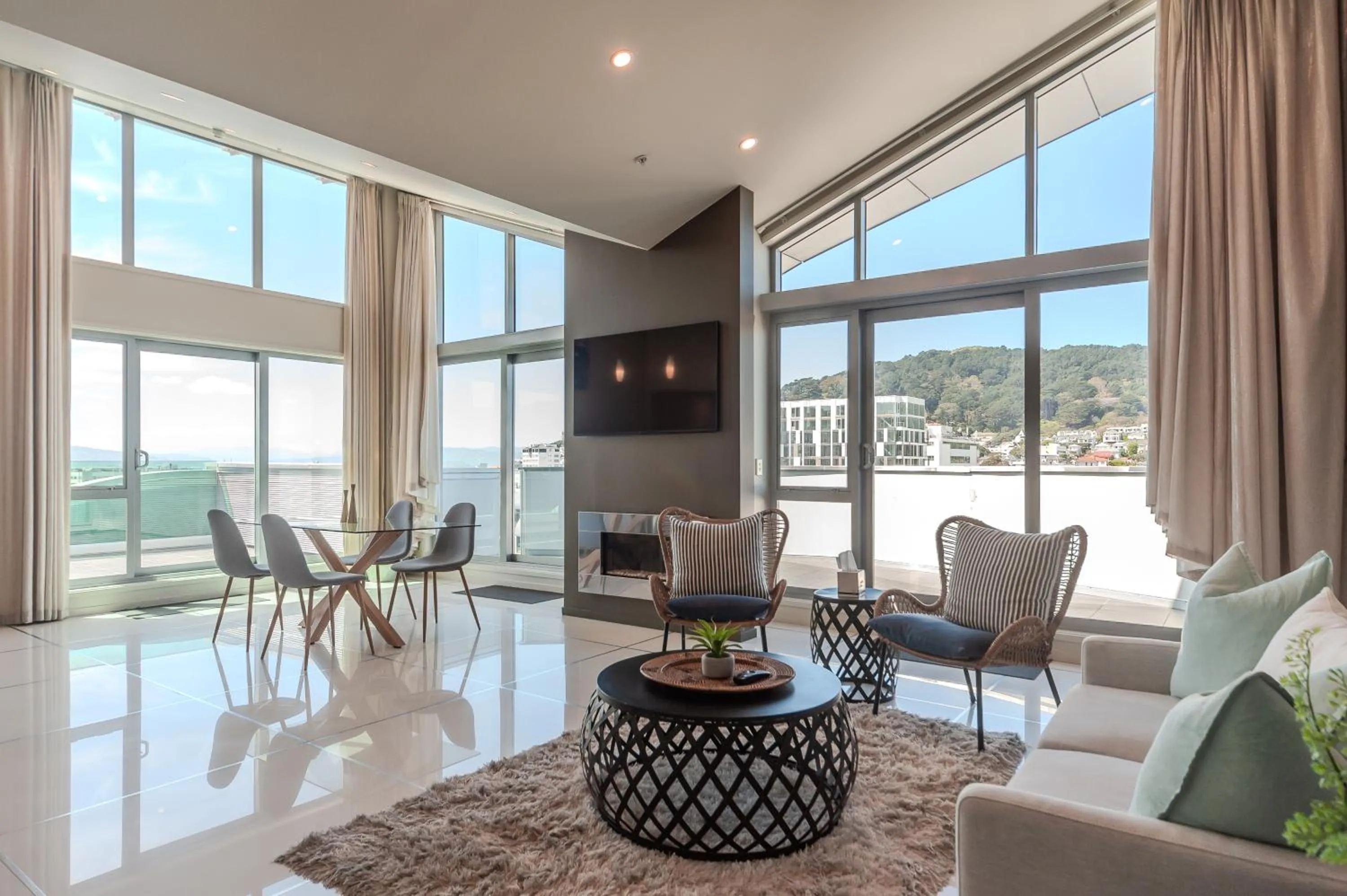 TV and multimedia in 70 Tory Apartment