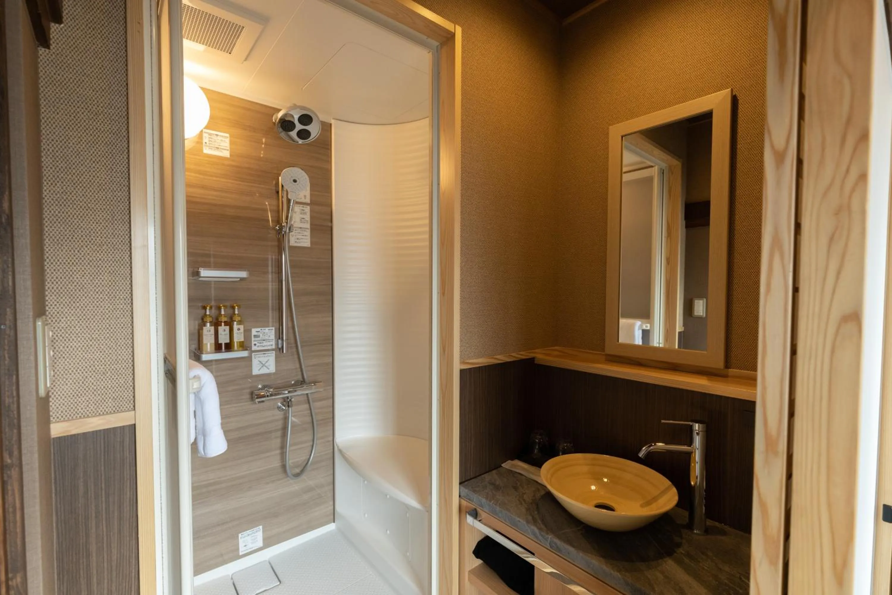 Shower in Classic ＆ modern SELF-STYLED HOTEL 番場おおそね