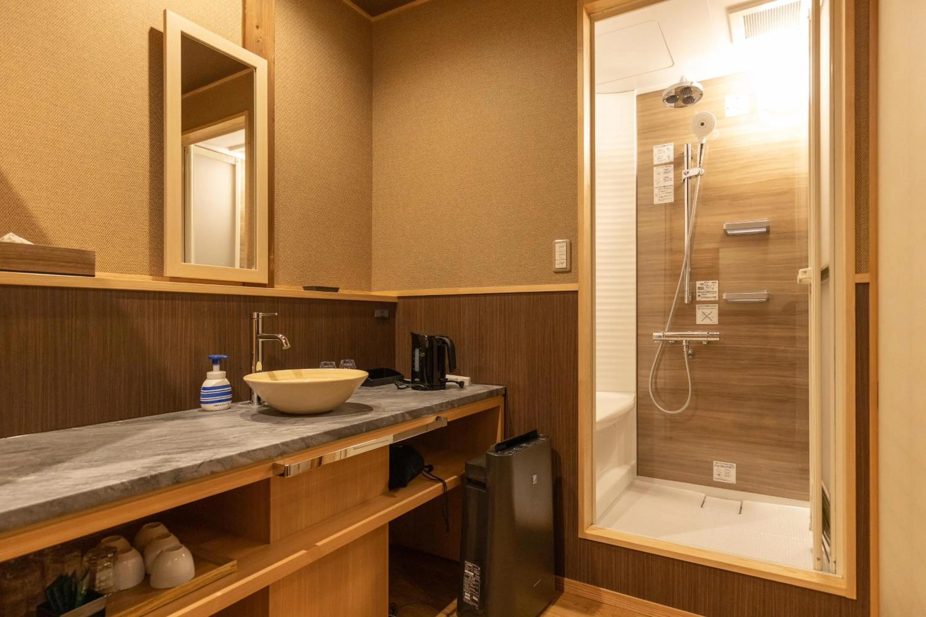 Shower in Classic ＆ modern SELF-STYLED HOTEL 番場おおそね