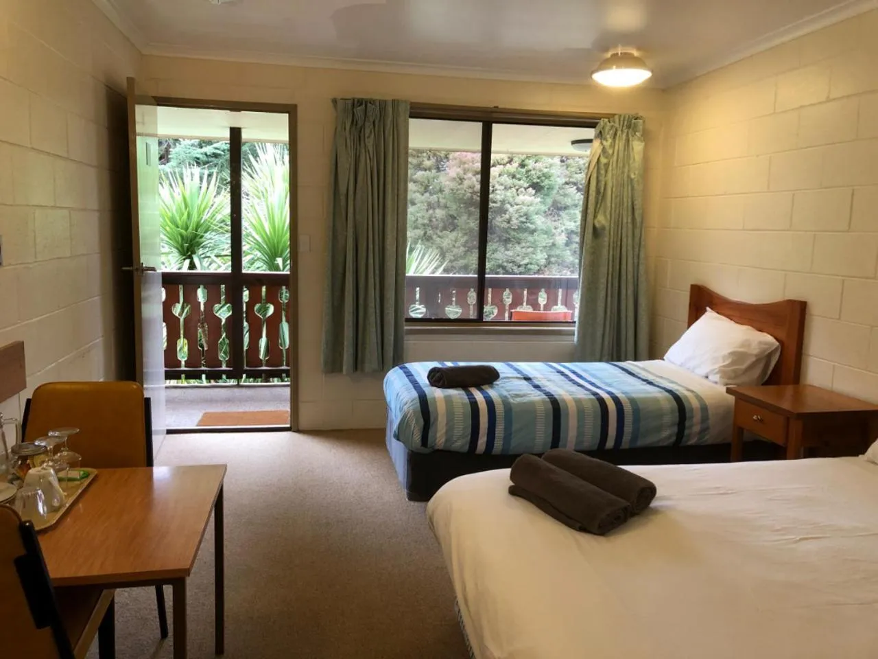 Bed in Green Gables Motel in Warburton