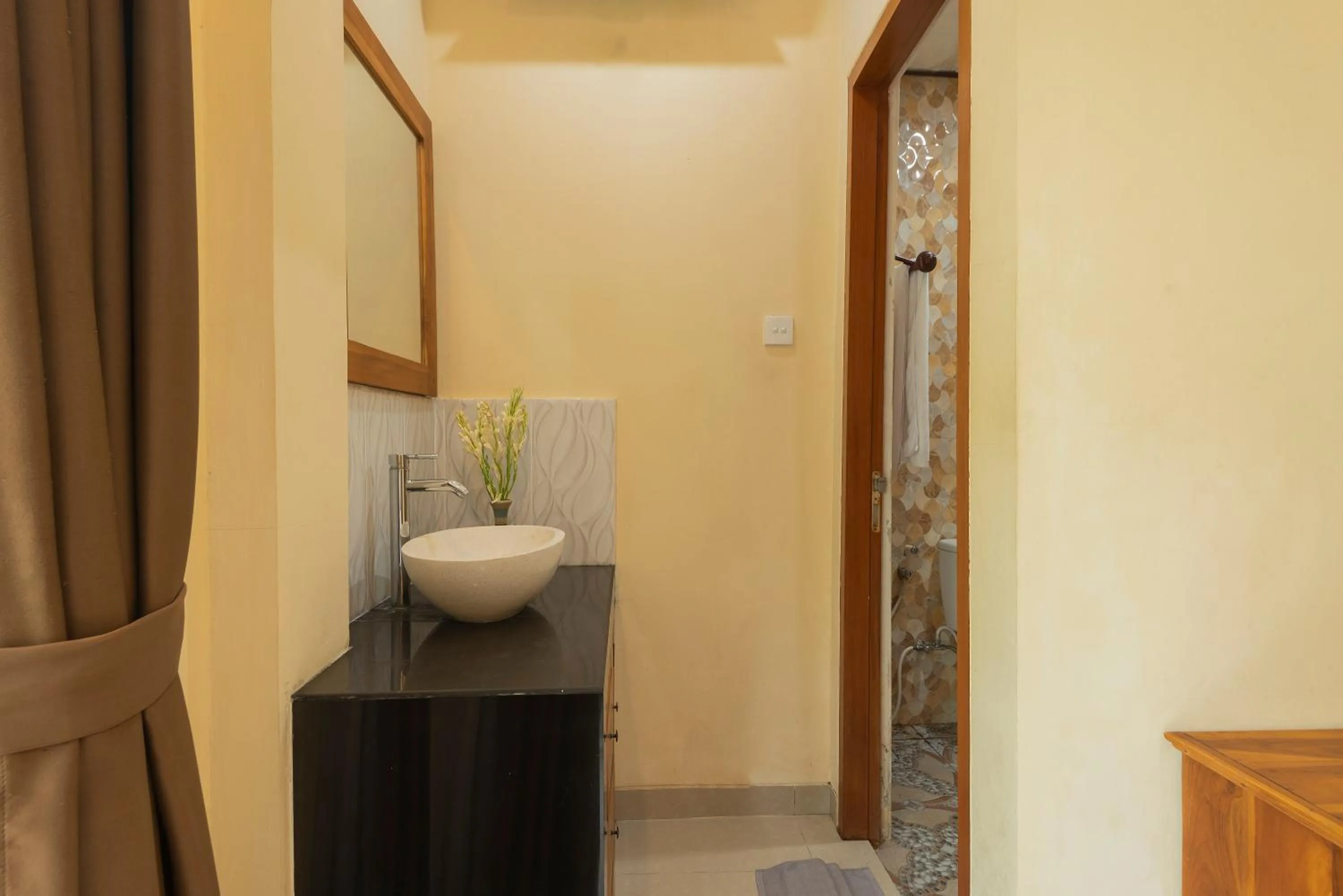 Toilet in Liliy Guest House Legian
