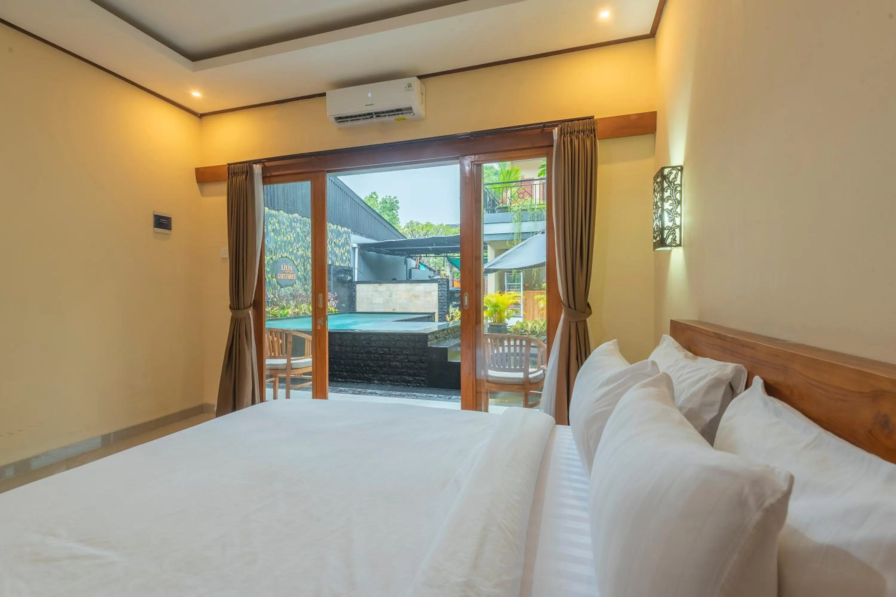 Bed in Liliy Guest House Legian
