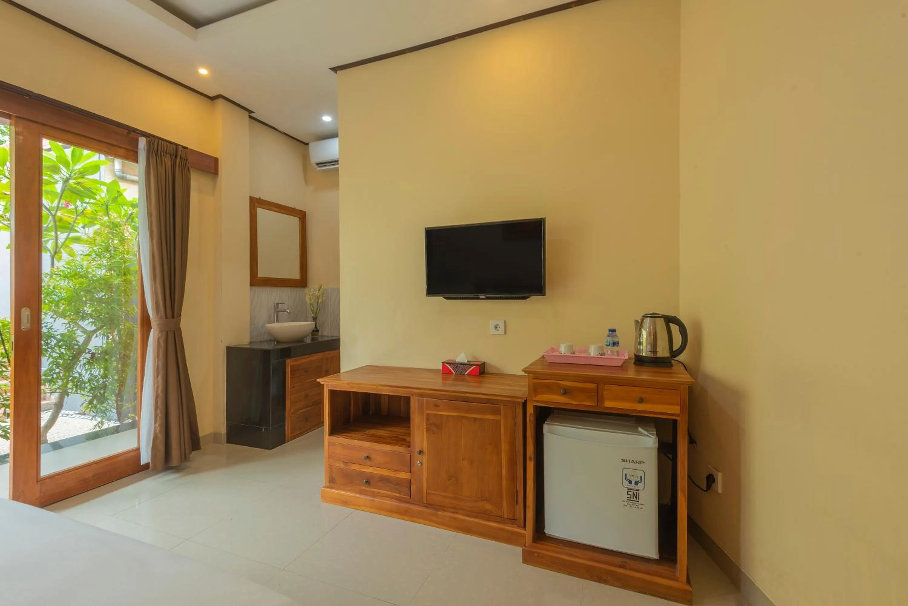 TV and multimedia in Liliy Guest House Legian