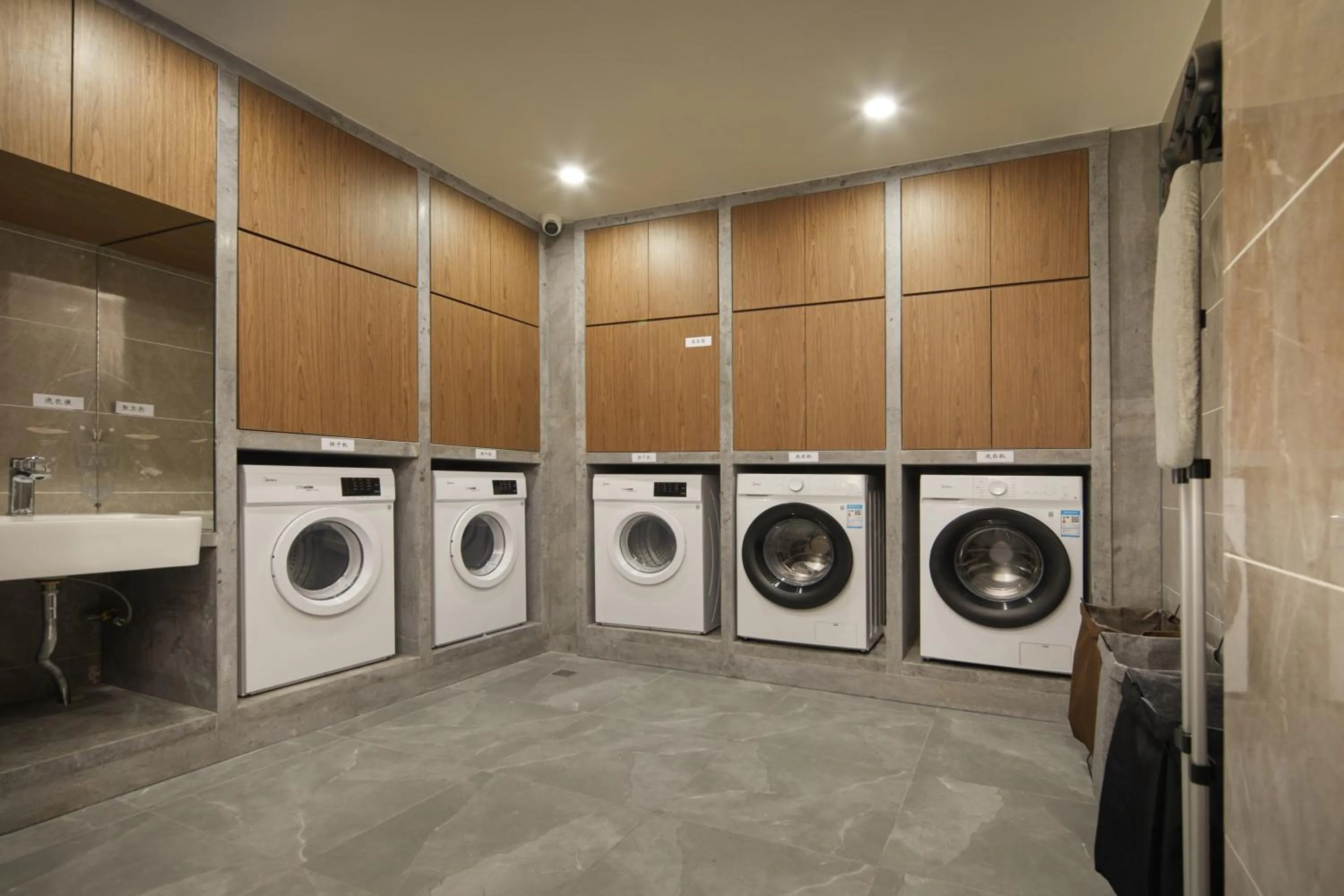 Dongguan Tangxia Huaman Hotel