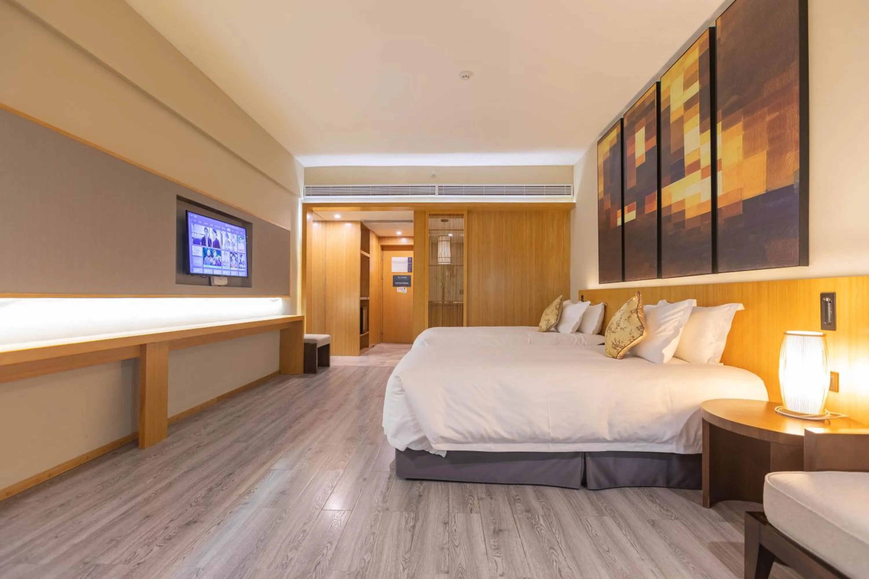 Photo of the whole room, Bed in SSAW Boutique Hotel Hangzhou Xixi Nanlu
