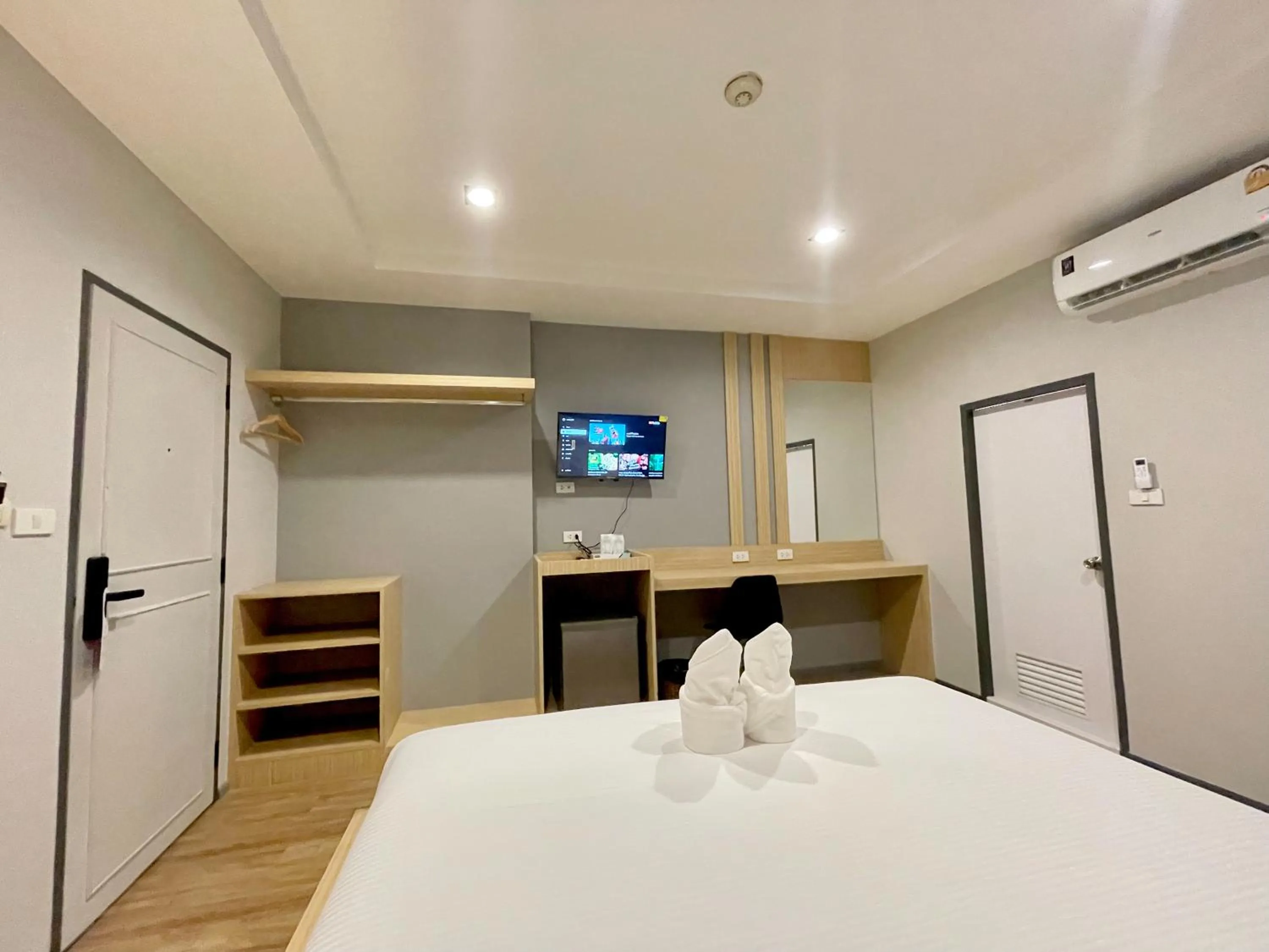 Bed in Klaang Muang Hotel (โรงแรมกลางเมือง)