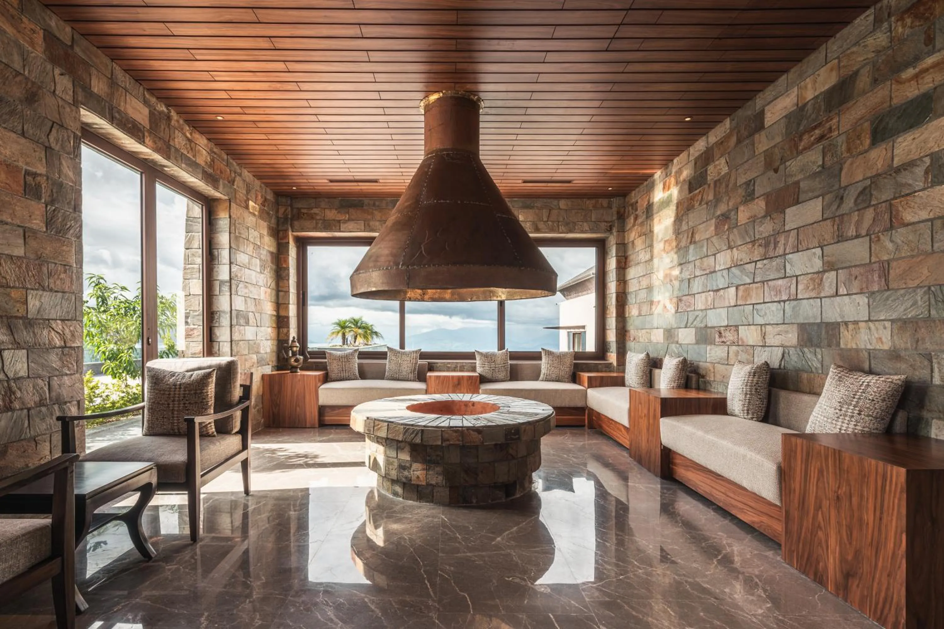 Lounge or bar in Dusit Thani Himalayan Resort Dhulikhel, Nepal