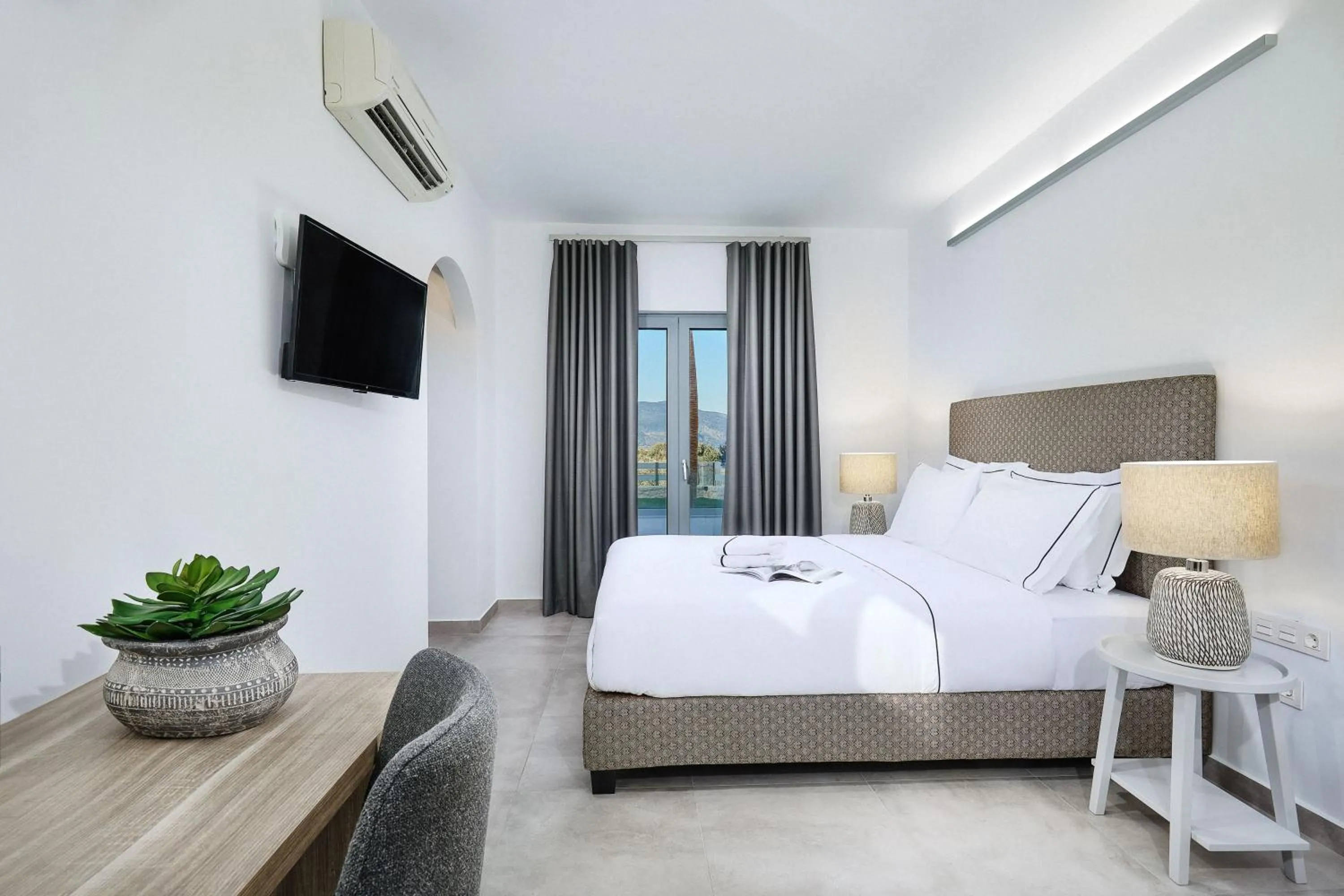 Photo of the whole room, Bed in Quattro Suites