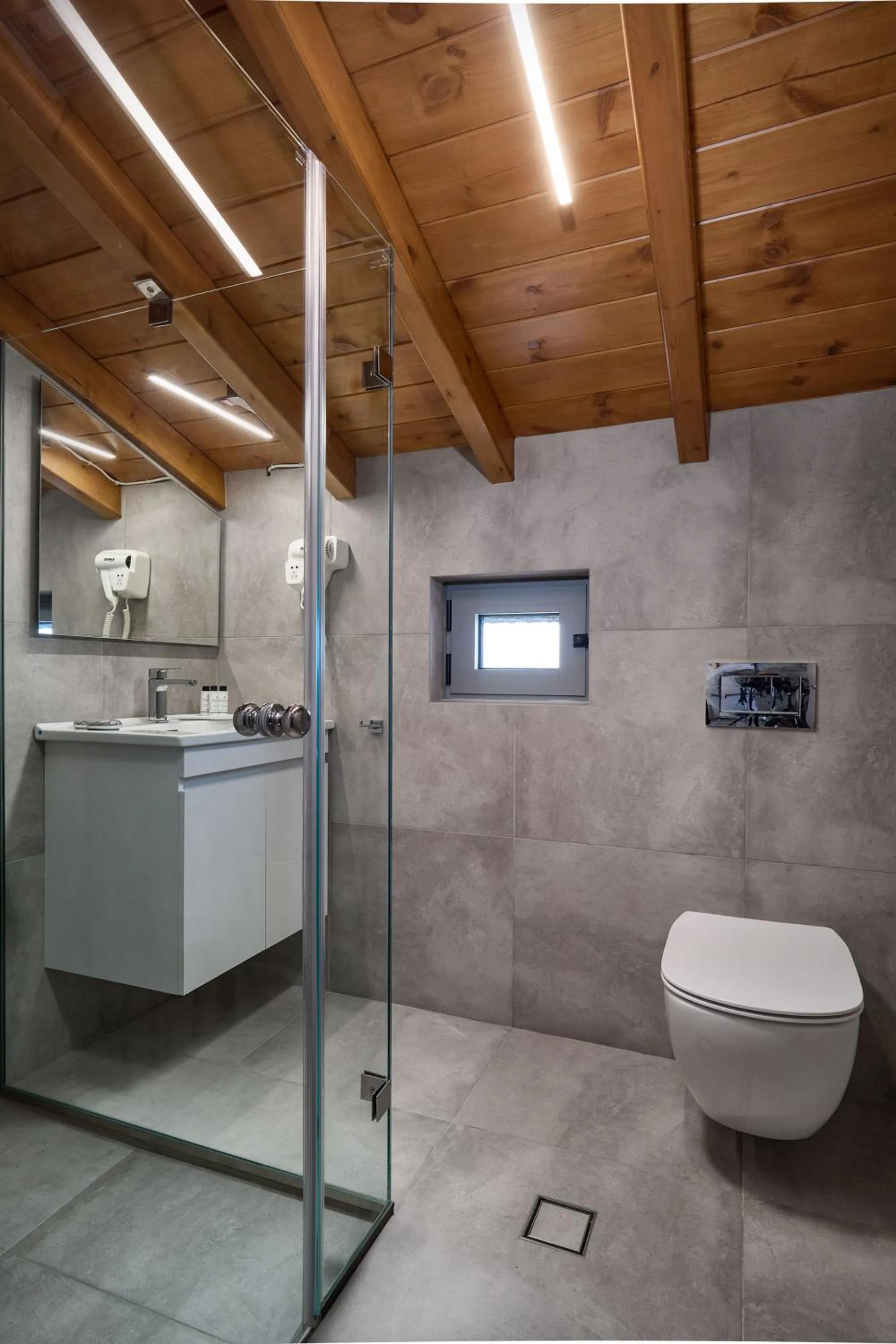 Shower in Quattro Suites