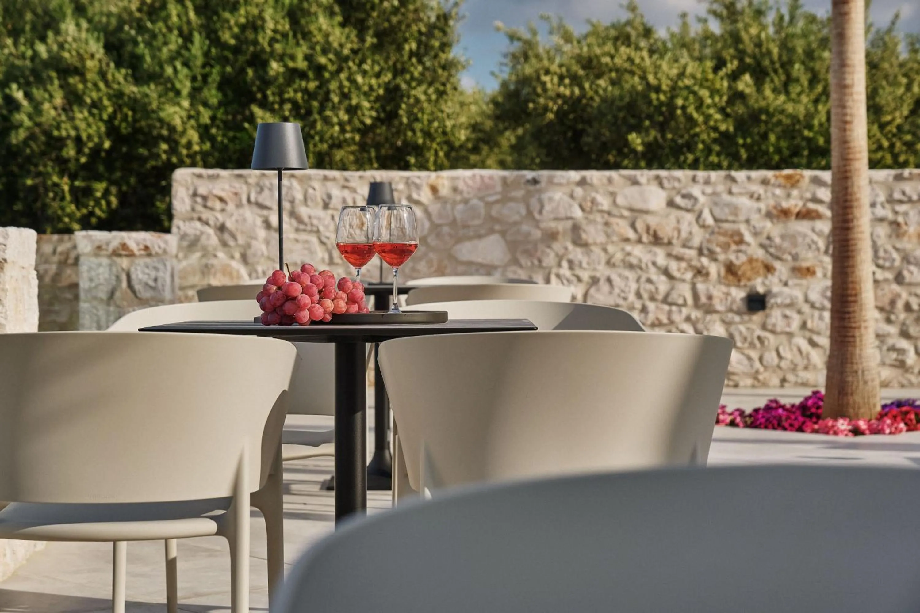 Restaurant/places to eat in Quattro Suites