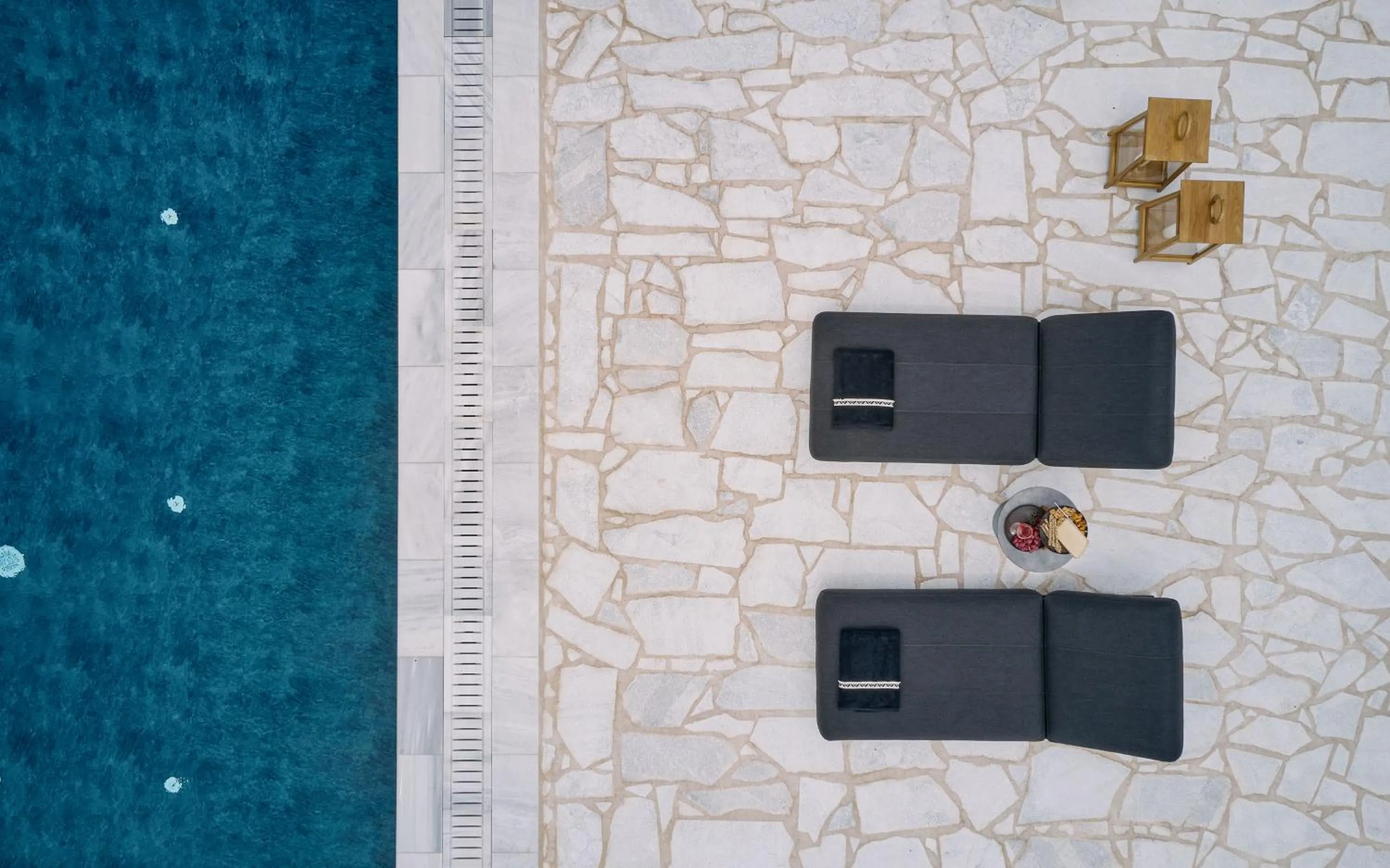 Swimming pool in Quattro Suites