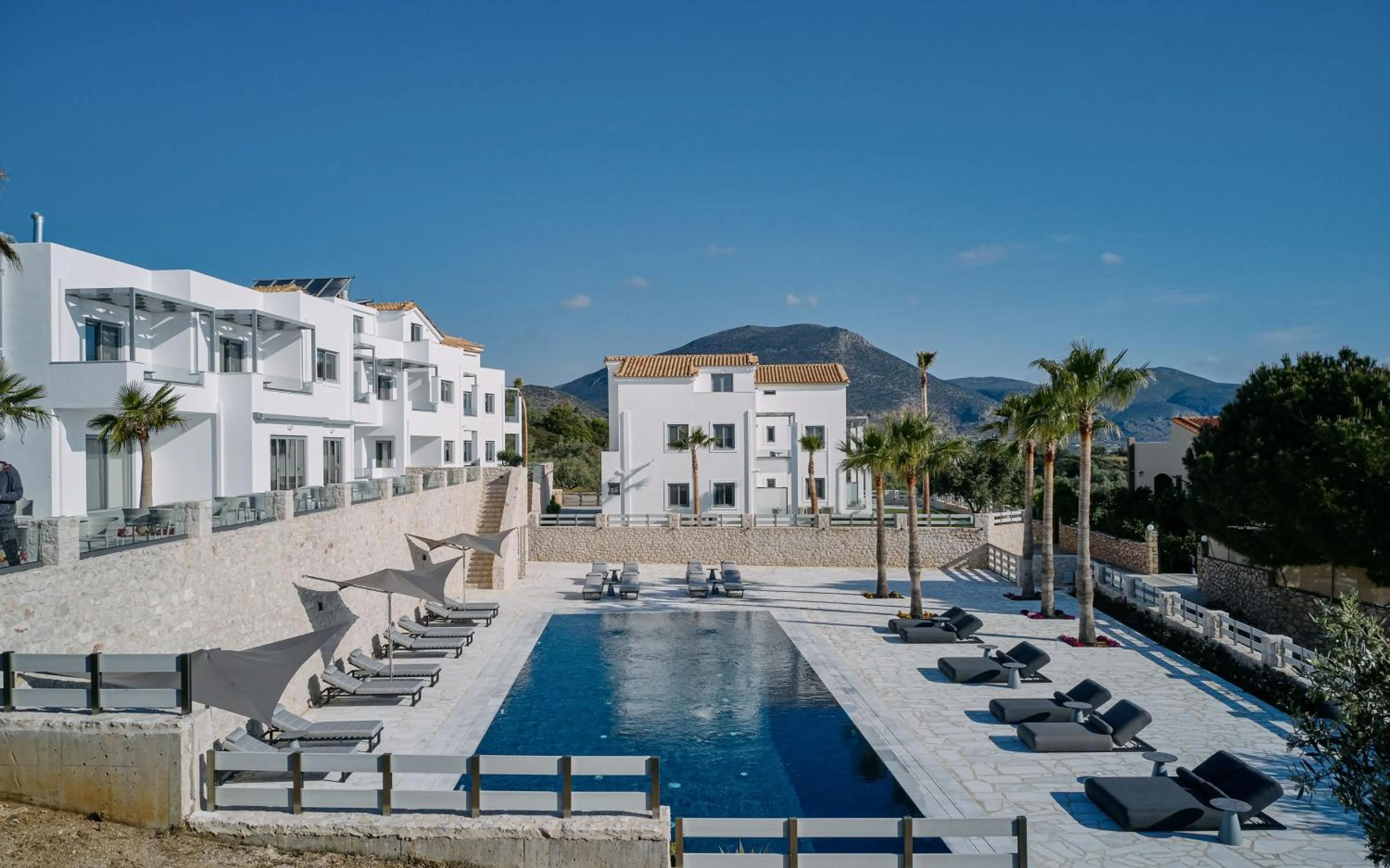 Swimming pool in Quattro Suites