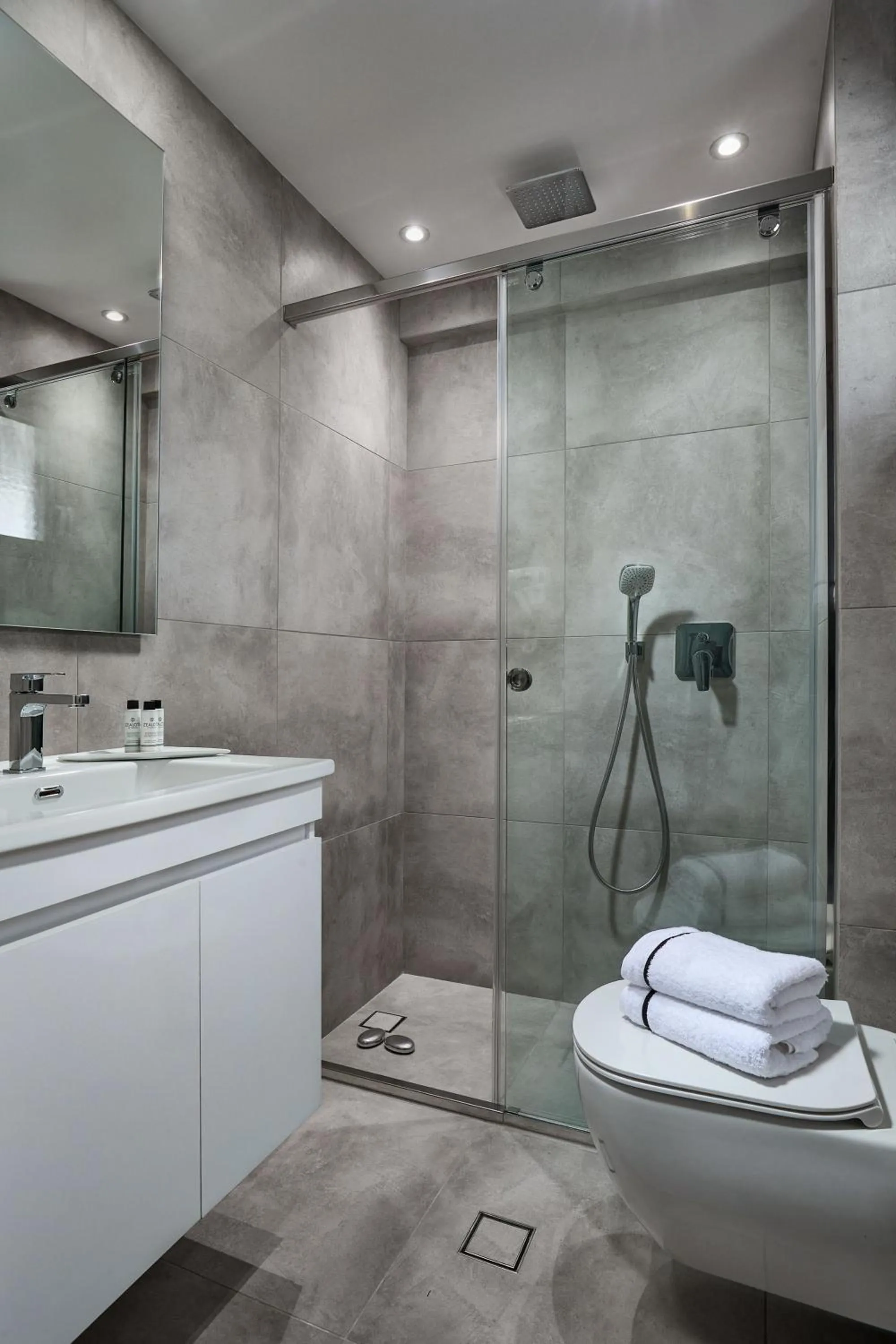 Shower in Quattro Suites