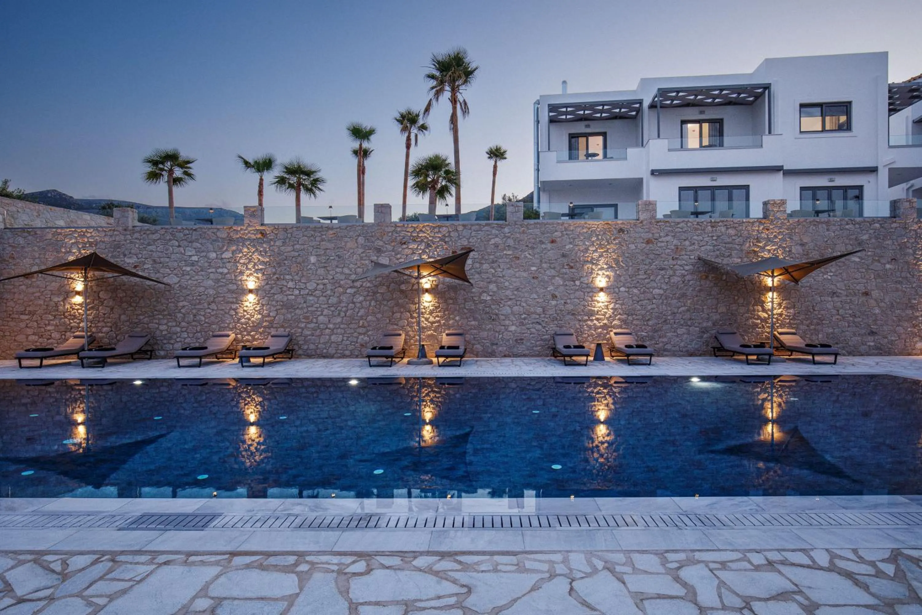 Swimming pool in Quattro Suites