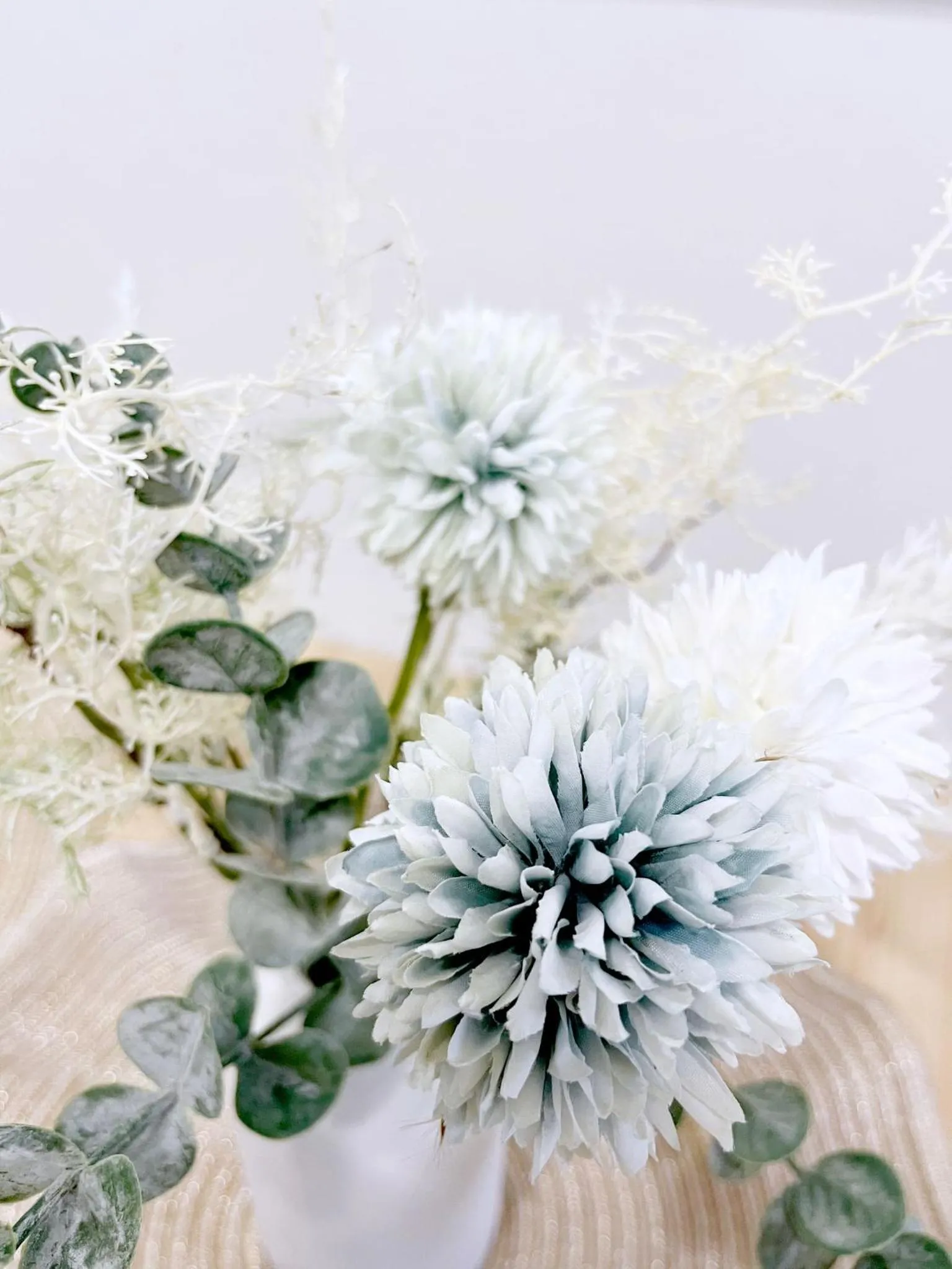 Decorative detail in Zinnia Towers 1BR Condo with PS4 Karaoke Netflix & Swimming Pool