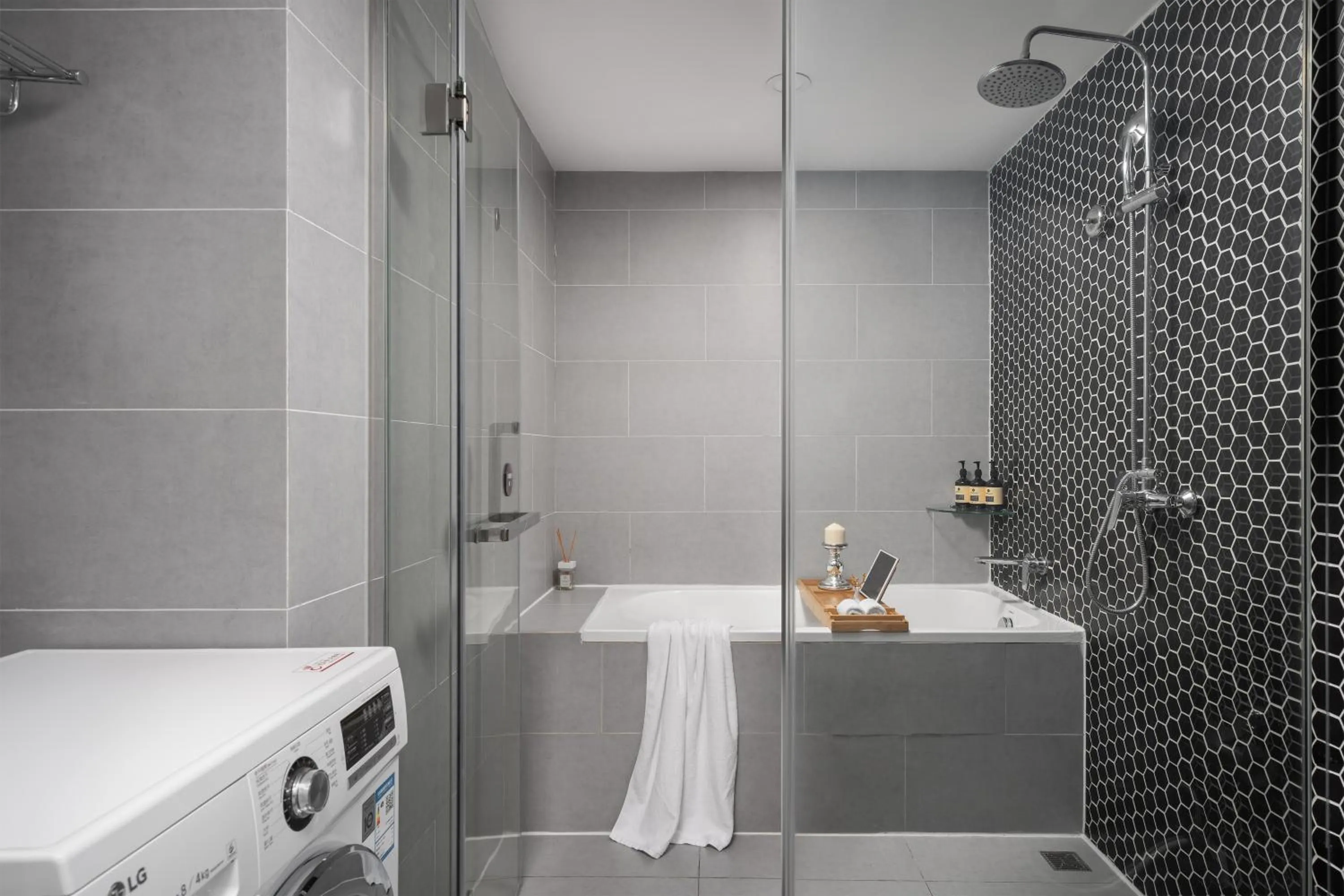 Shower in Citadines Apart'hotel Shanghai Jing'an Temple