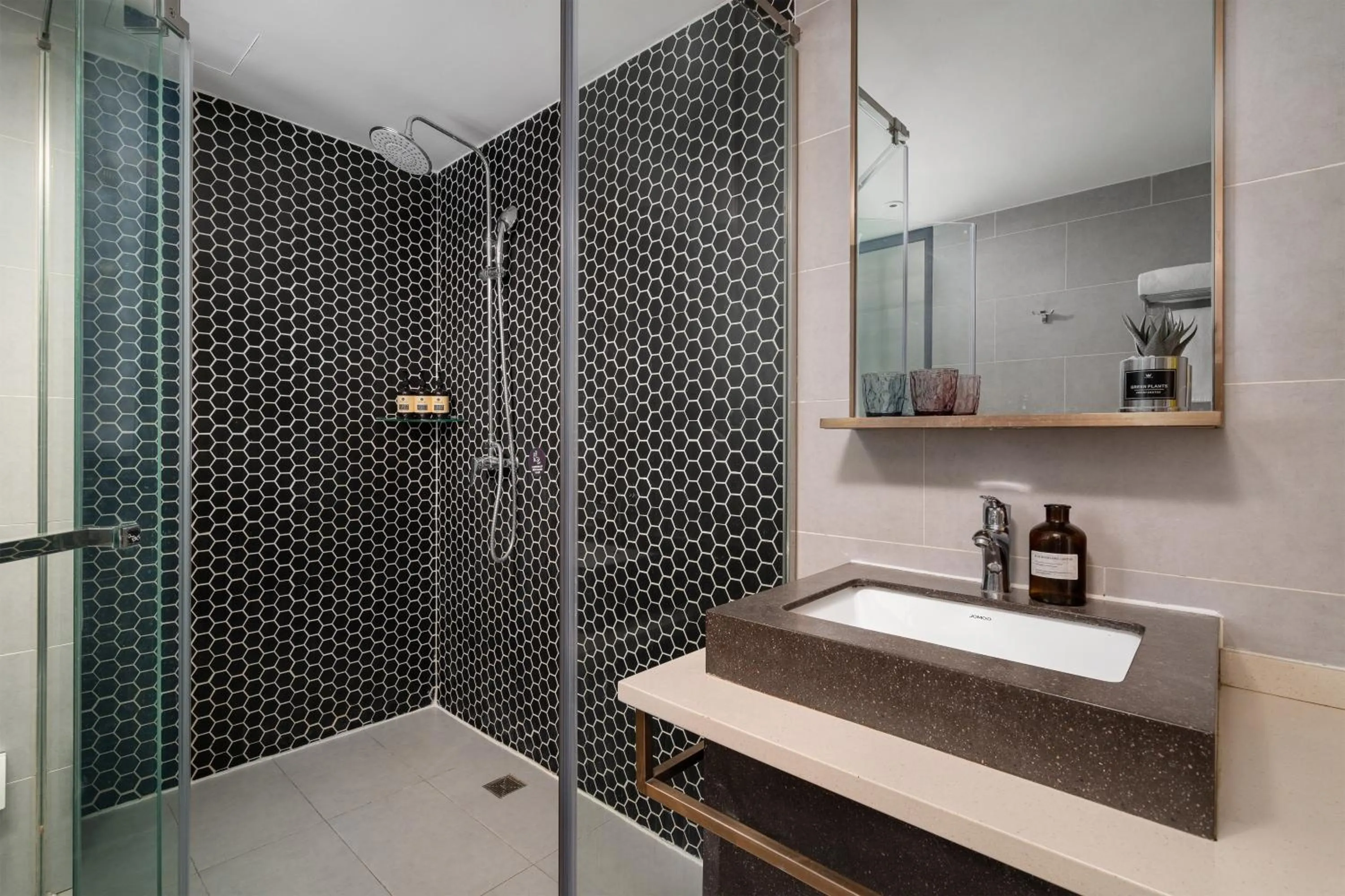 Shower in Citadines Apart'hotel Shanghai Jing'an Temple