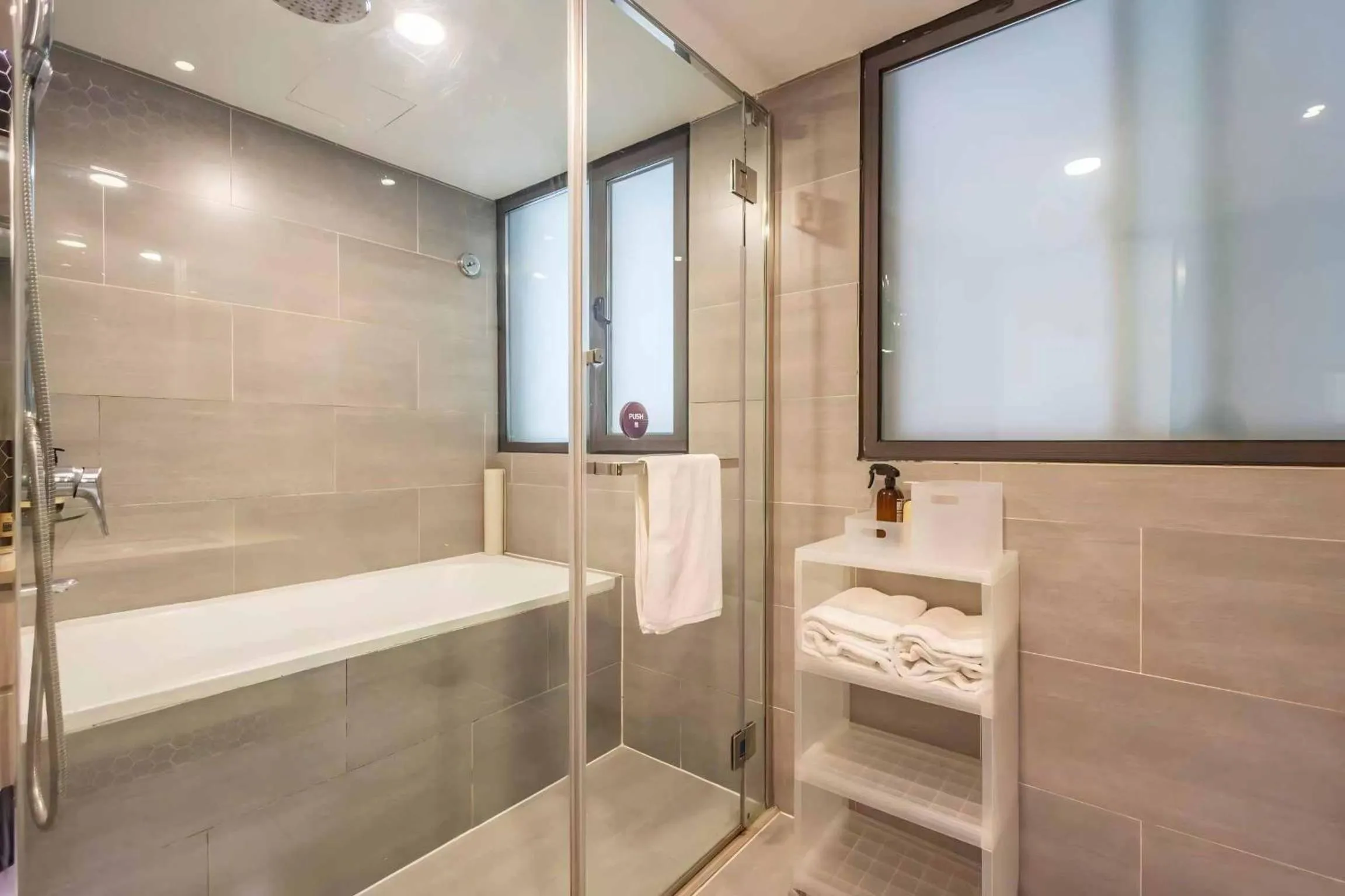 Shower in Citadines Apart'hotel Shanghai Jing'an Temple