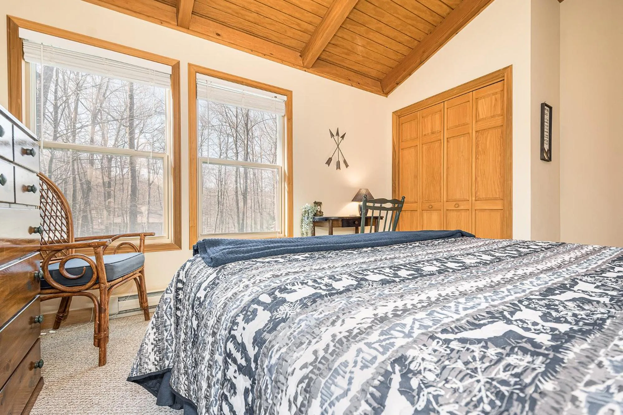 Property building, Bed in Mountain Freedom