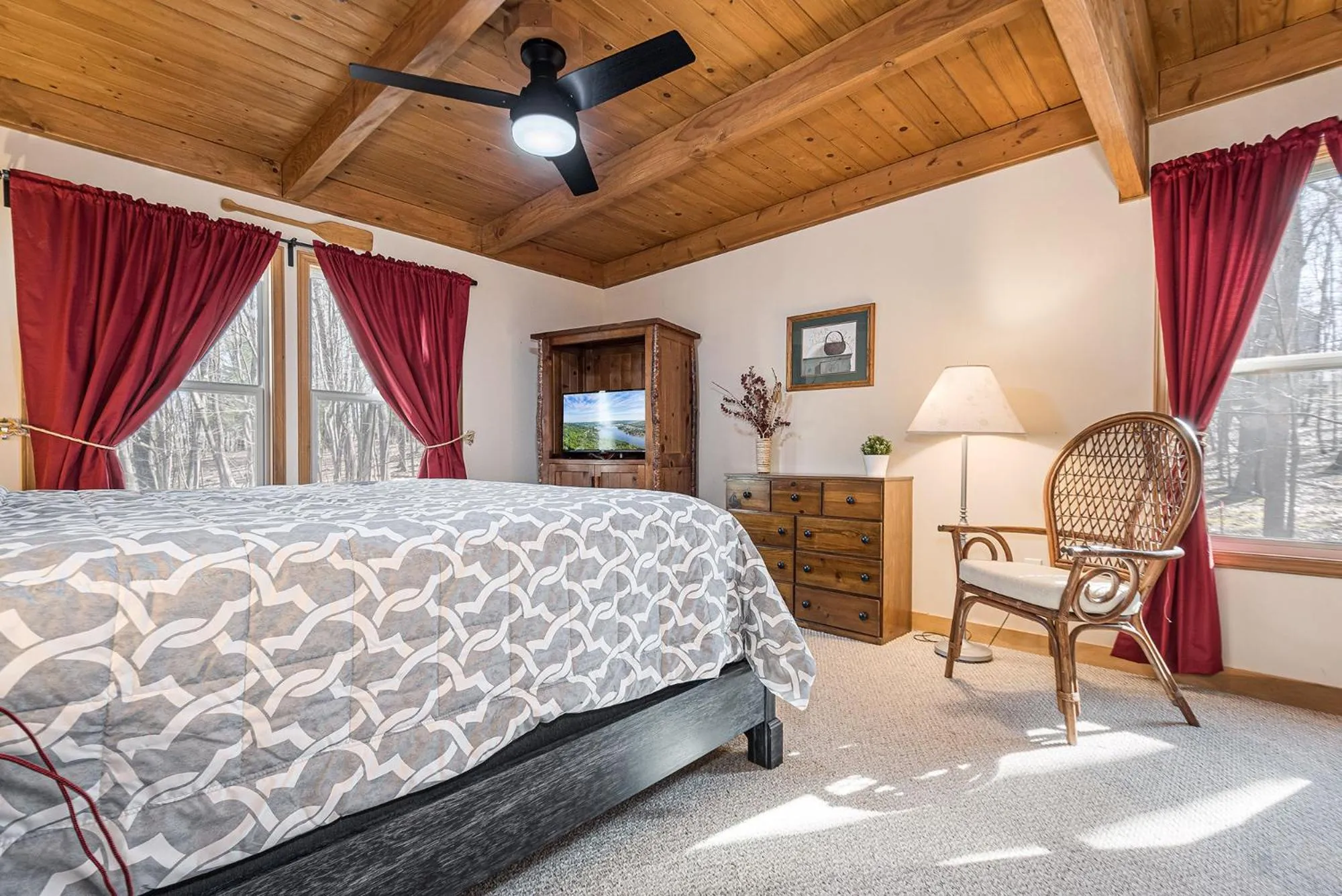 Property building, Bed in Mountain Freedom