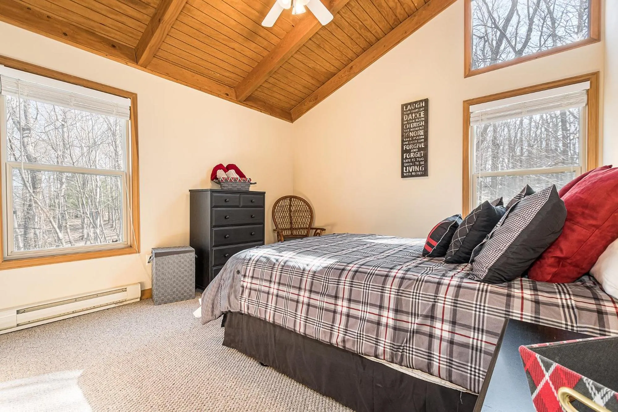 Property building, Bed in Mountain Freedom