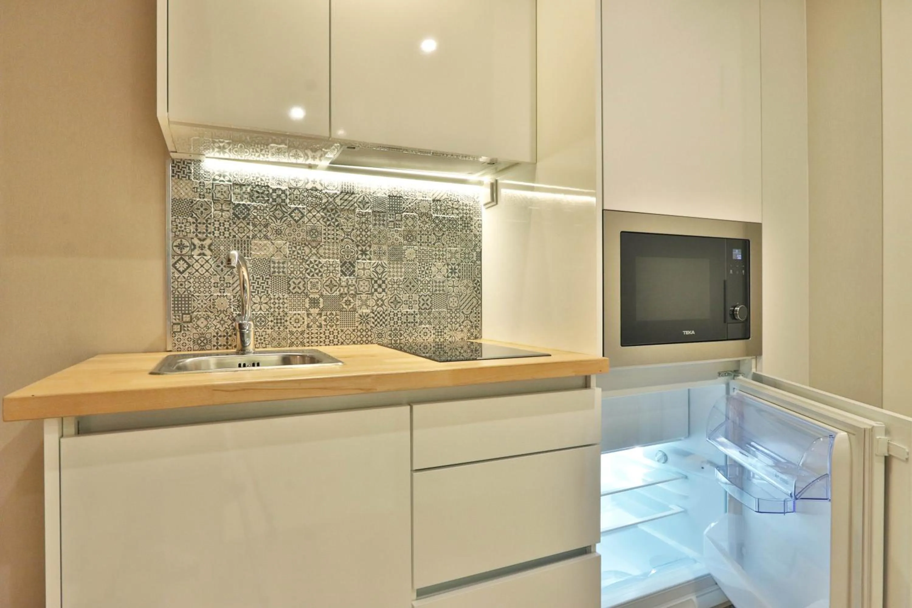 Kitchen or kitchenette in BOULEVARD Boutique Studios