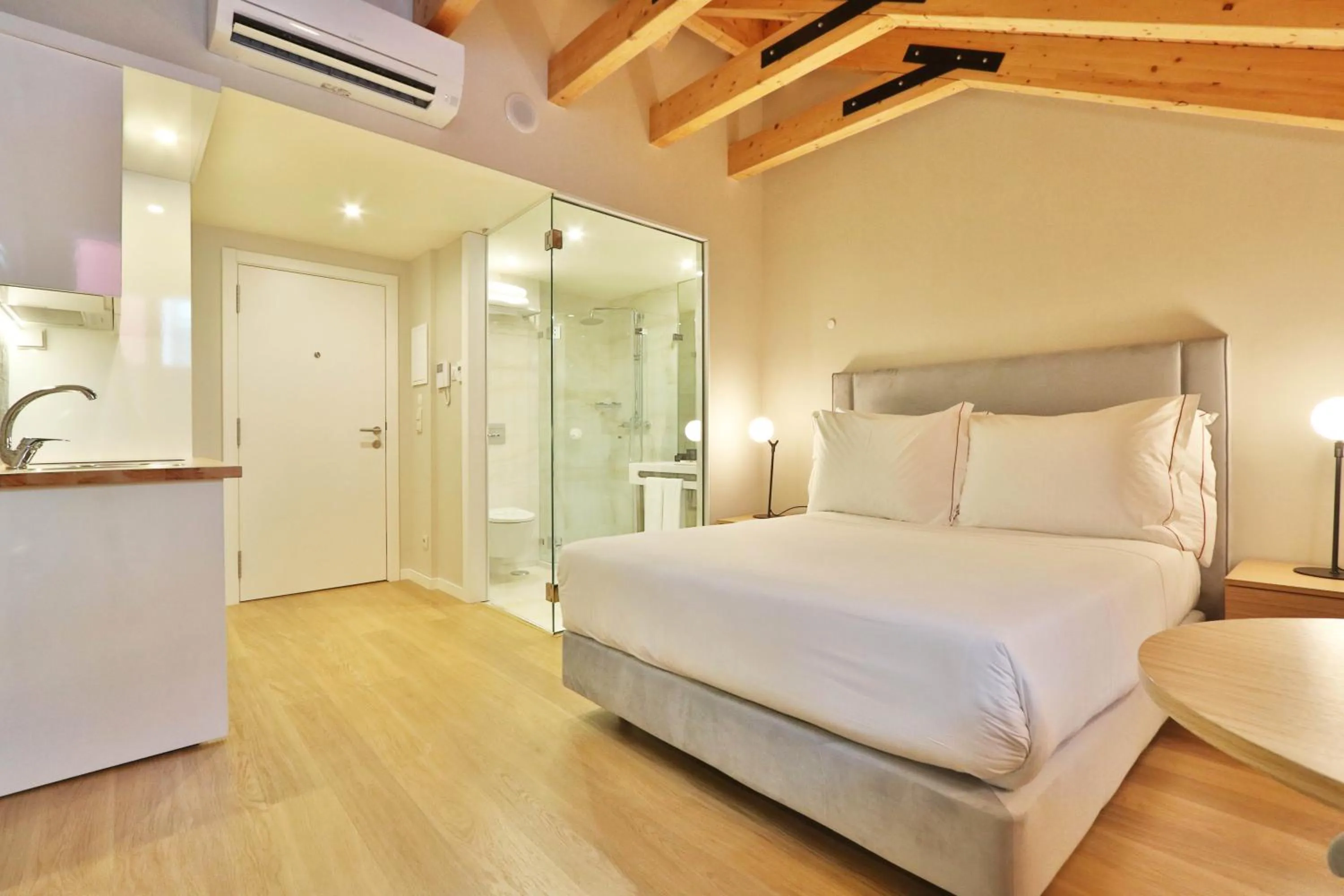 Toilet, Bed in BOULEVARD Boutique Studios