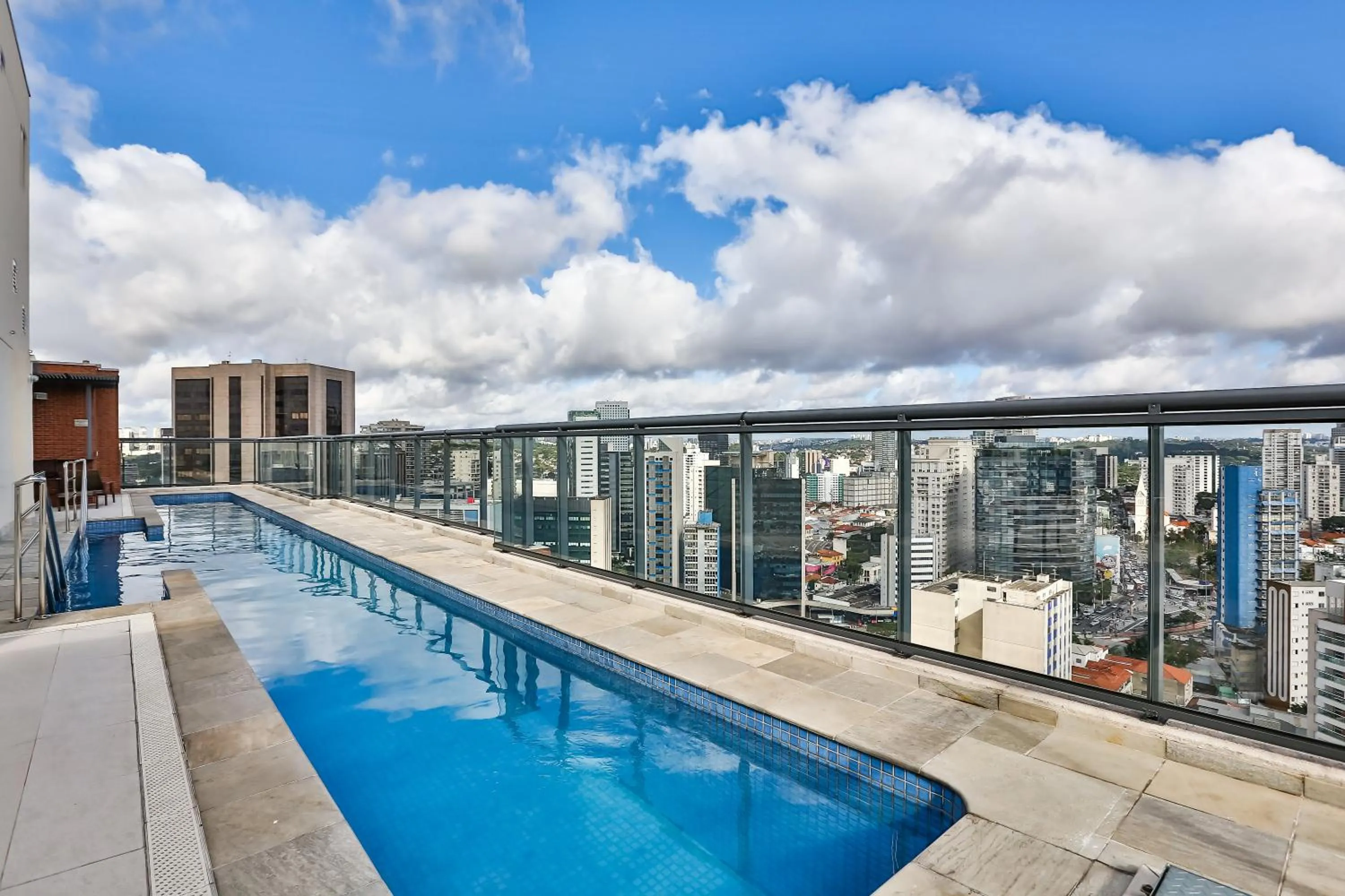 Pool view in Charlie Faria Lima